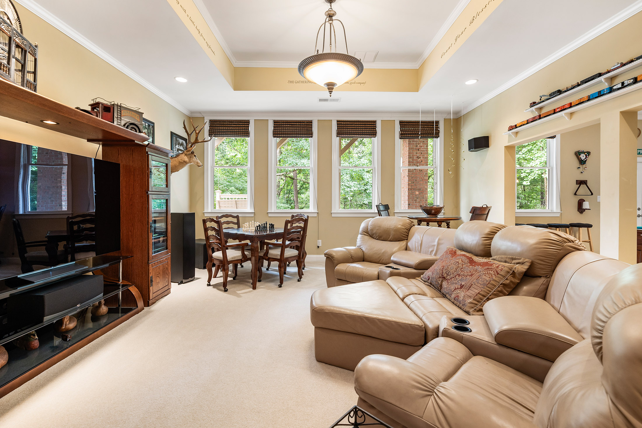  Tucked Among Mature Hardwoods on a Private 1.25+/- Acre River Lot - 物件實景