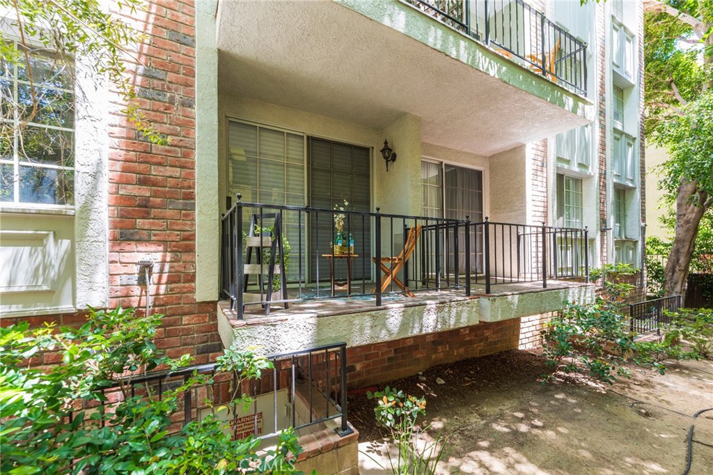 Los Angeles, California, 90024, United States, 2 Bedrooms Bedrooms, ,2 BathroomsBathrooms,Residential,For Sale,1828598