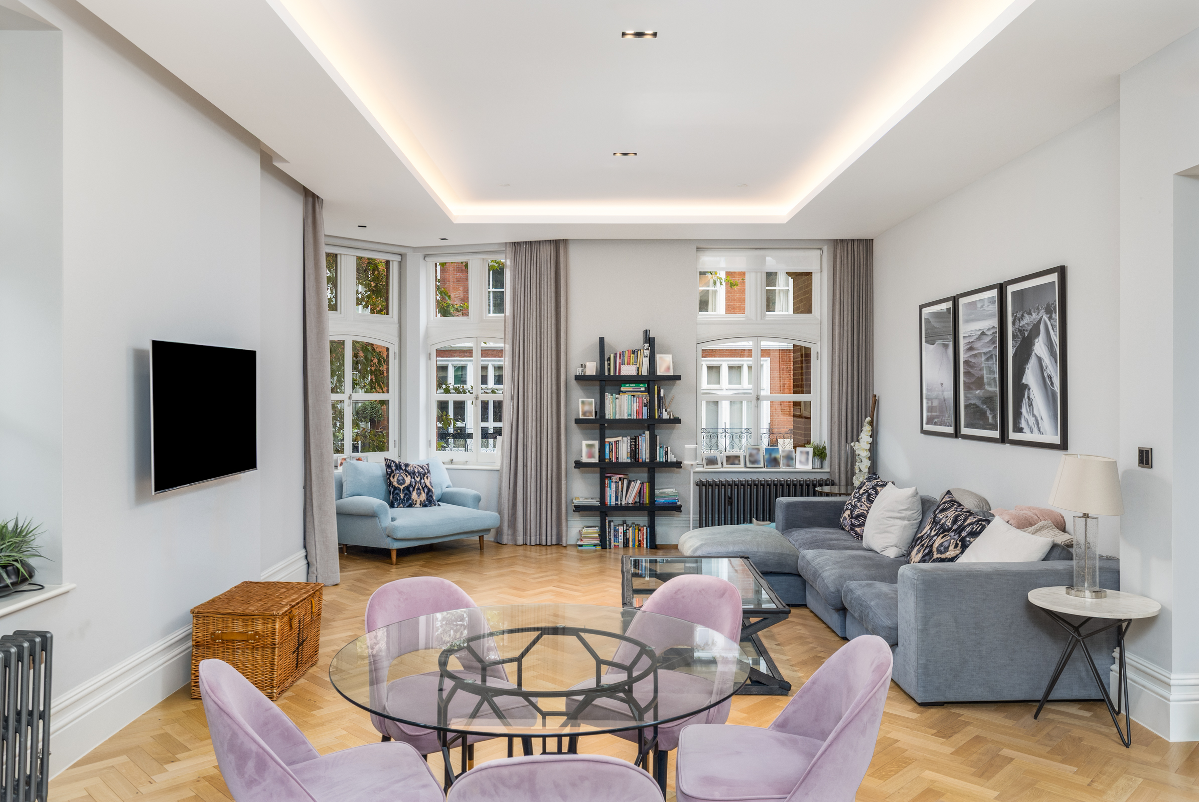 A Bright and Beautiful Three-Bedroom Home beside Kensington Gardens 