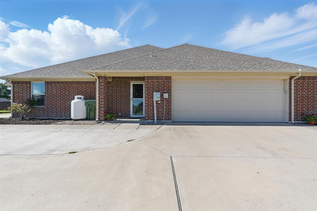 Weatherford, Texas, 76087, United States, 3 Bedrooms Bedrooms, ,3 BathroomsBathrooms,Residential,For Sale,1929986