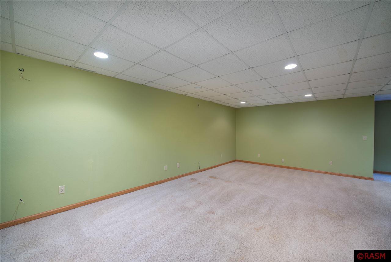 Lake Crystal, Minnesota, 56055, United States, 4 Bedrooms Bedrooms, ,3 BathroomsBathrooms,Residential,For Sale,1798331