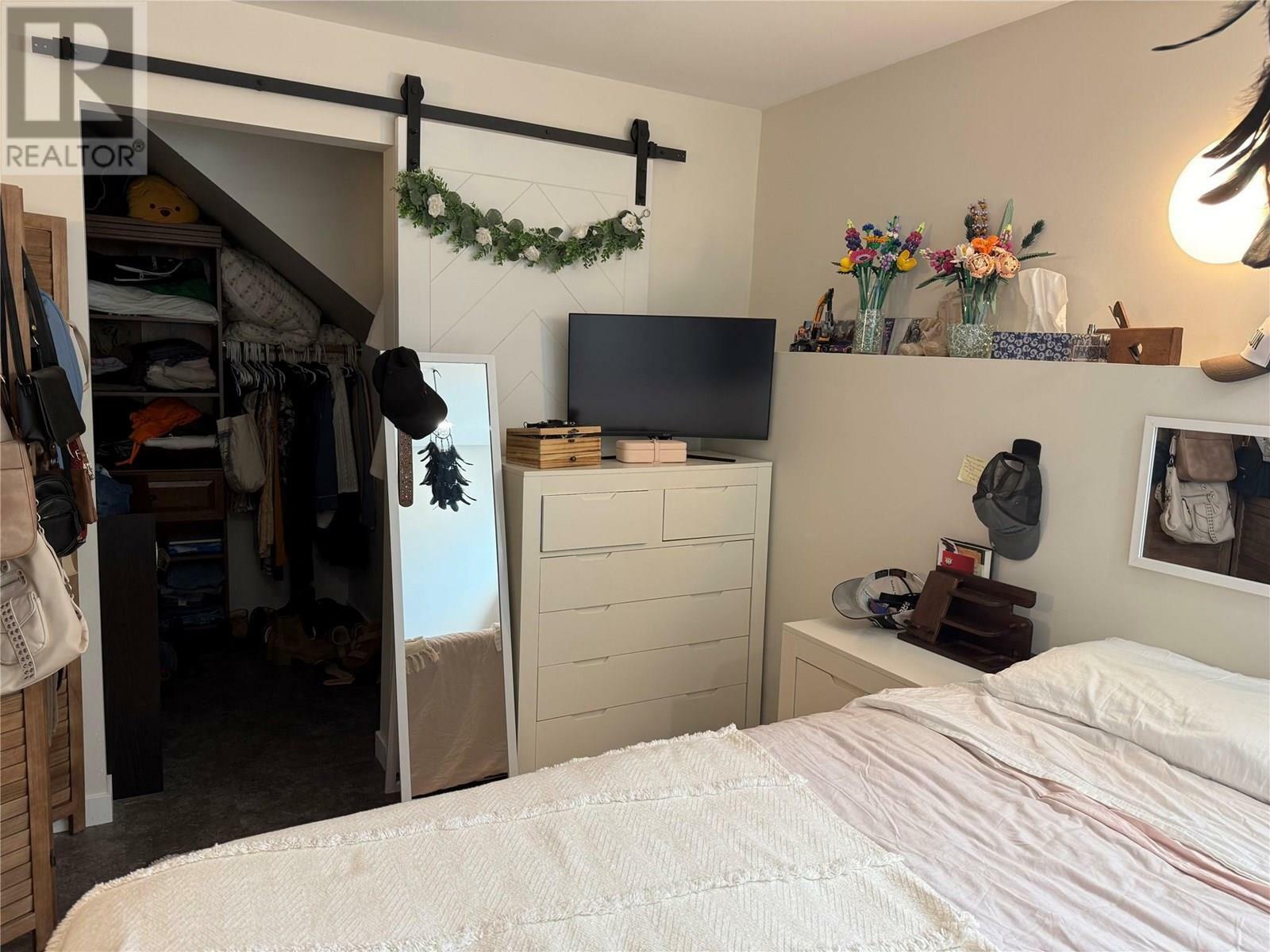 KAMLOOPS, British Columbia, V2H 1L4, CA, 4 Bedrooms Bedrooms, ,2 BathroomsBathrooms,Residential,For Sale,1874935