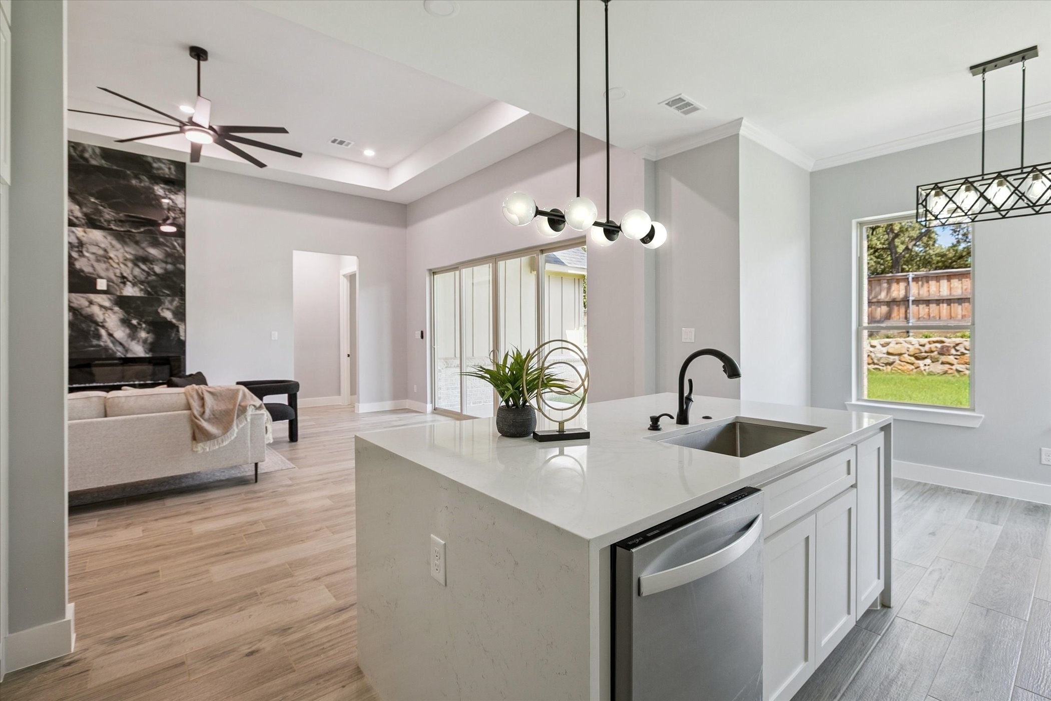 Arlington, Texas, 76012, United States, 4 Bedrooms Bedrooms, ,3 BathroomsBathrooms,Residential,For Sale,1974791