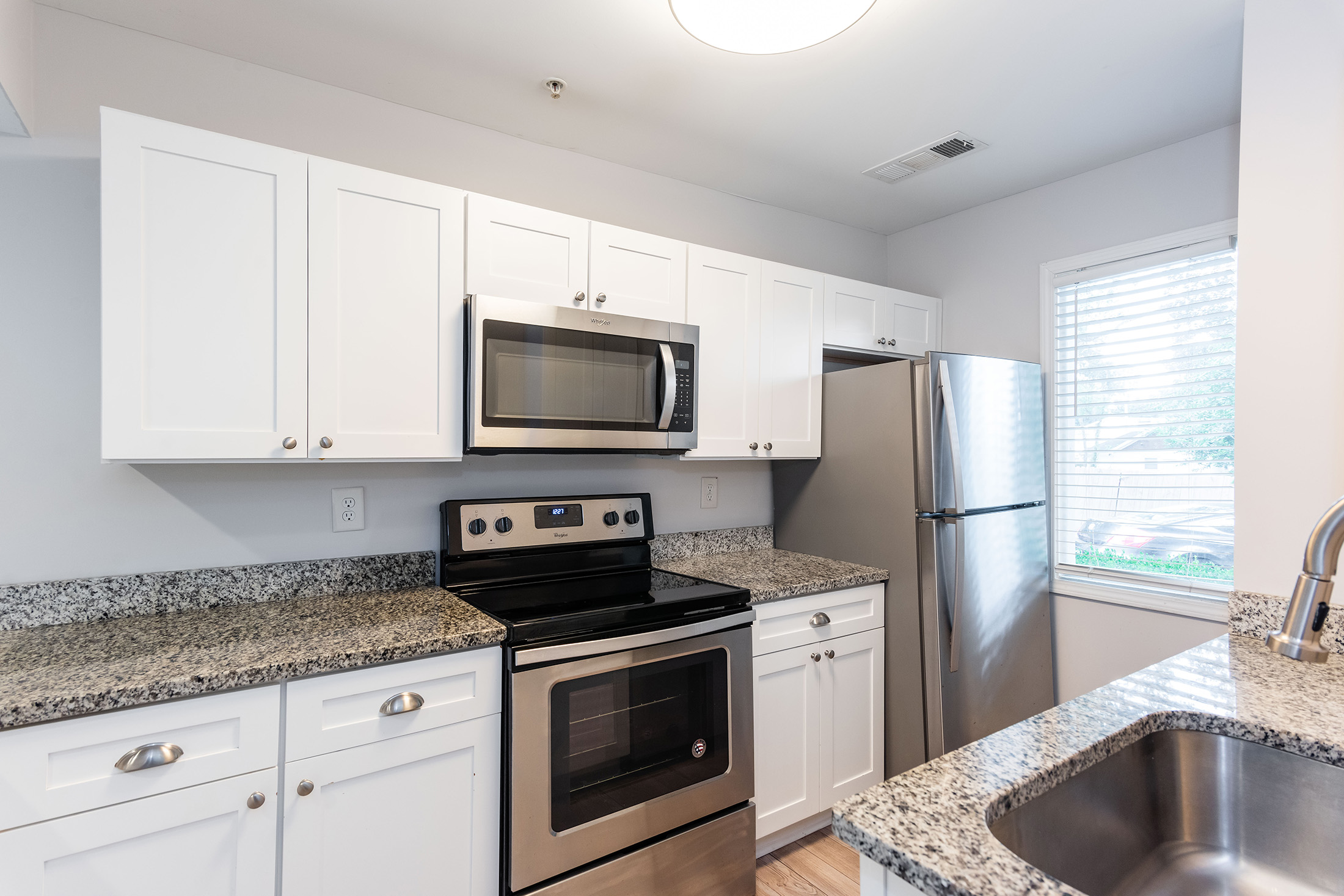  Fully Renovated Townhome with No HOA - 物件實景