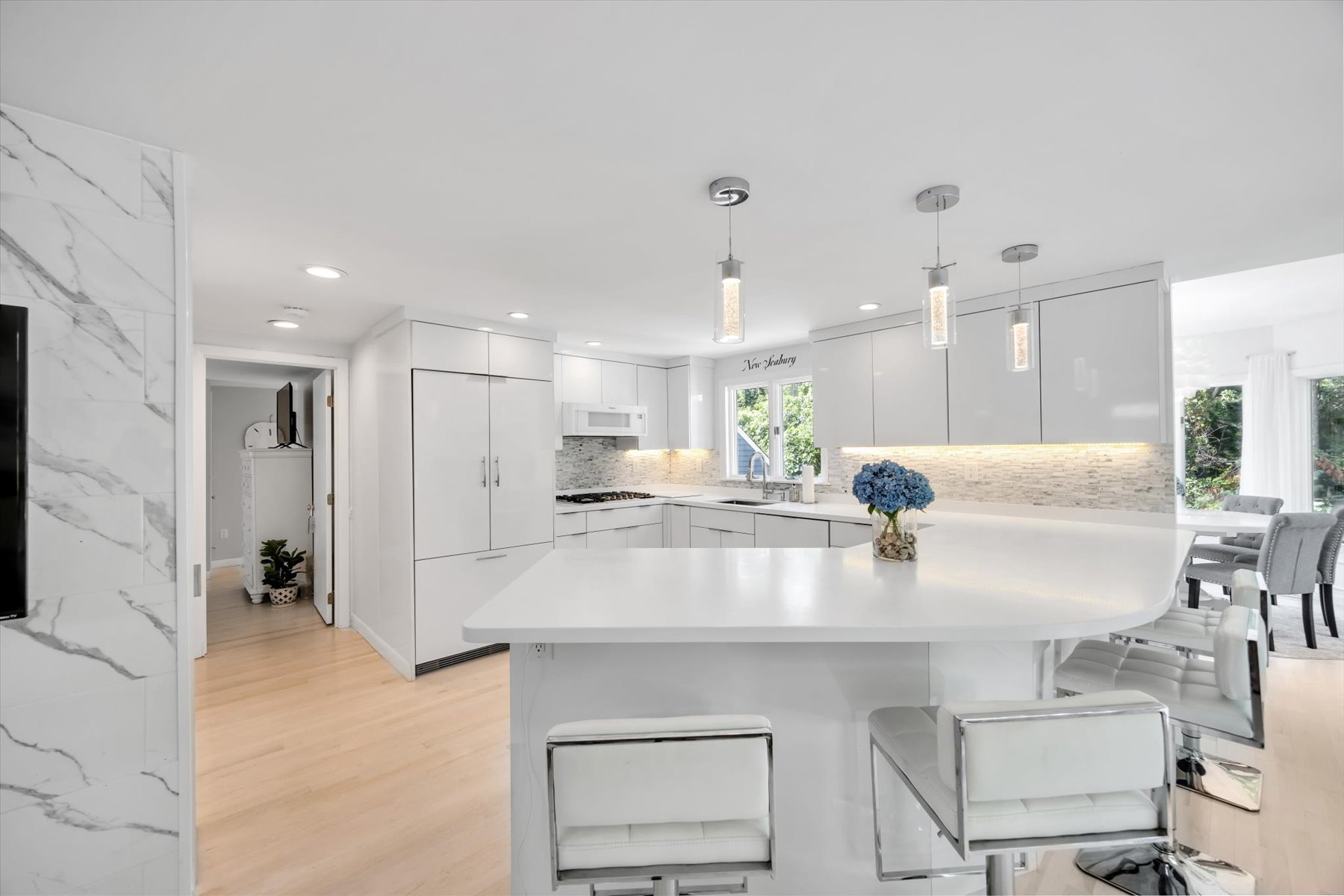  Beautifully Remodeled Cape Style Home - 物件實景