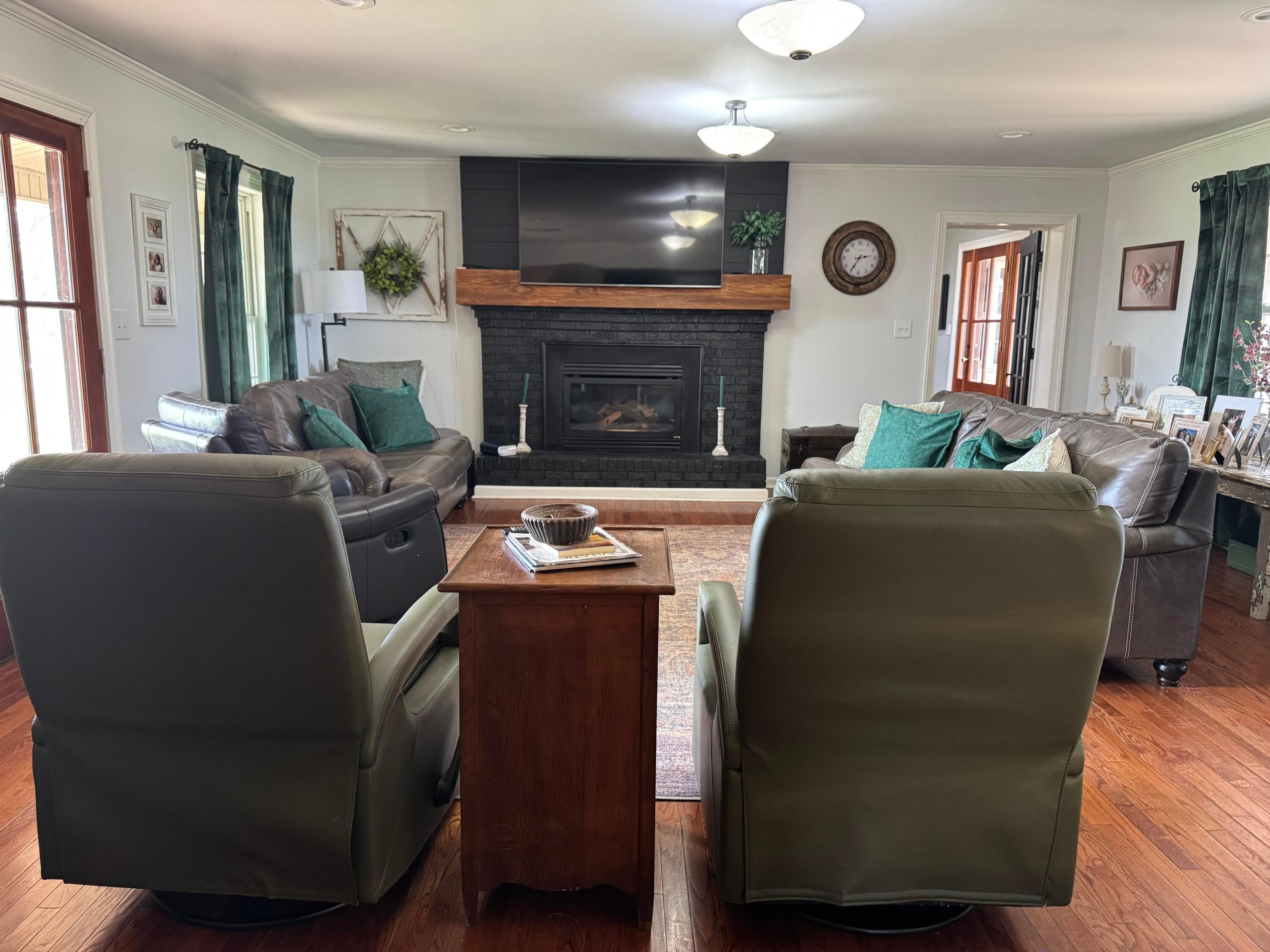 Guntown, Mississippi, 38849, United States, 4 Bedrooms Bedrooms, ,3 BathroomsBathrooms,Residential,For Sale,1947113