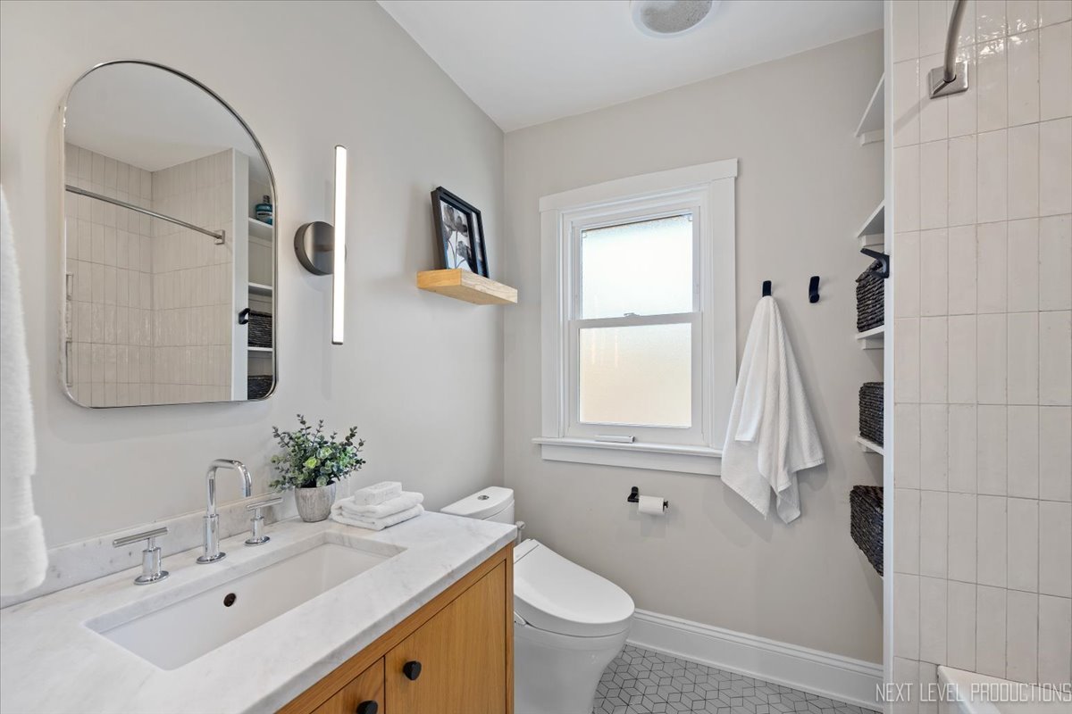 Riverside, Illinois, 60546, United States, 3 Bedrooms Bedrooms, ,3 BathroomsBathrooms,Residential,For Sale,1988558