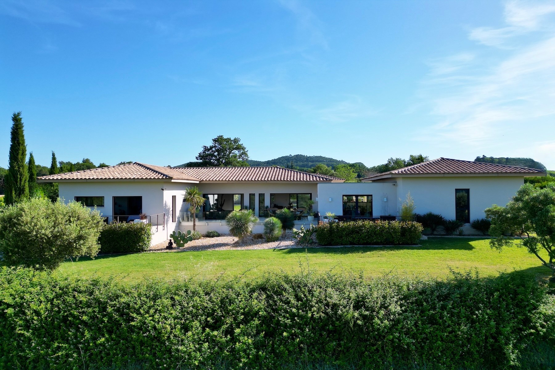  Elegant contemporary villa in the heart of the vineyards, 20 minutes from Uzès,… - 物件實景