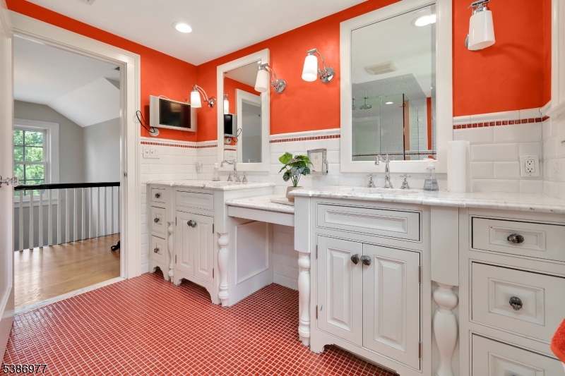 Montclair Twp., New Jersey, 07042, United States, 6 Bedrooms Bedrooms, ,6 BathroomsBathrooms,Residential,For Sale,1993497