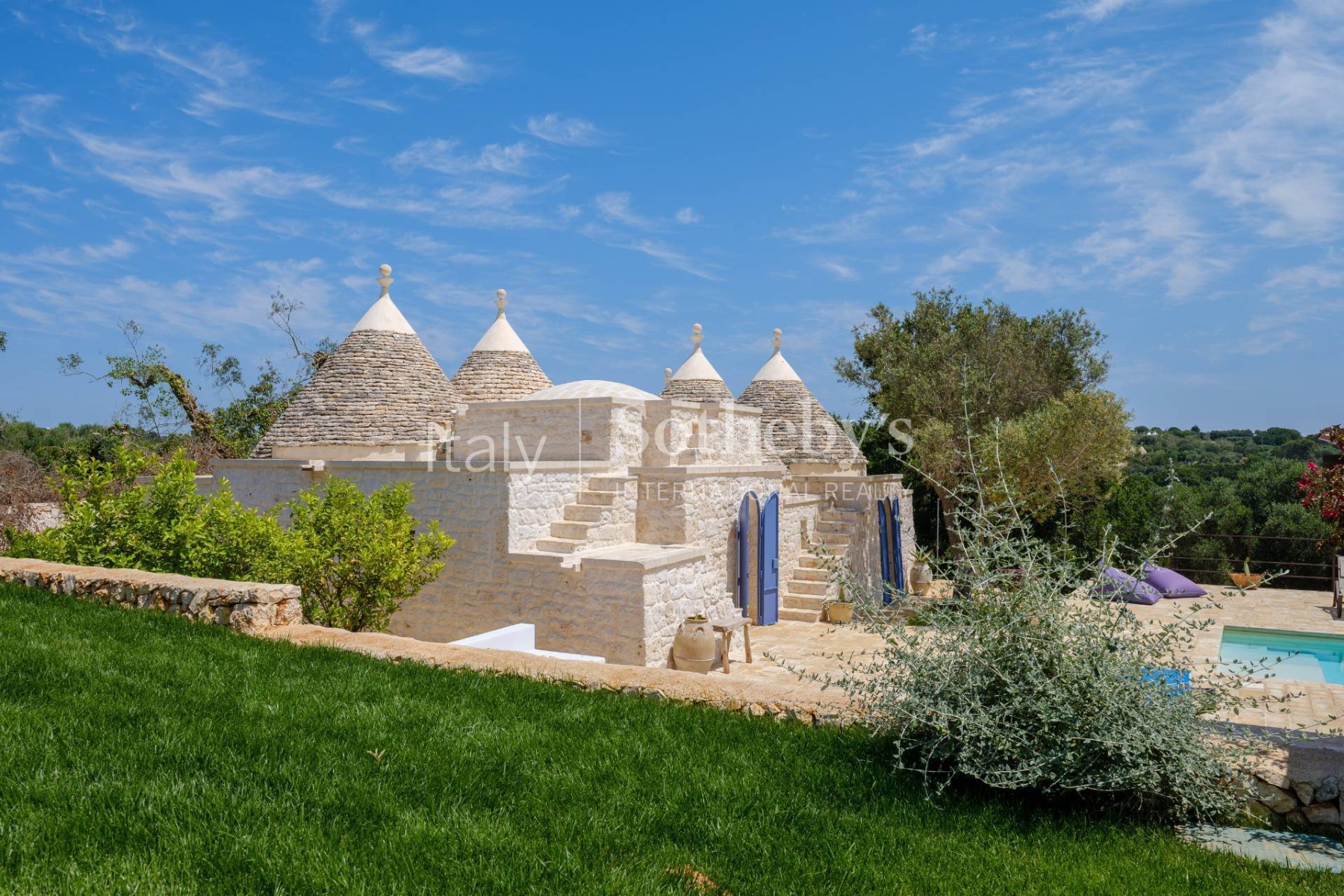  Exclusive complex of trulli with pool surrounded by greenery - 物件實景