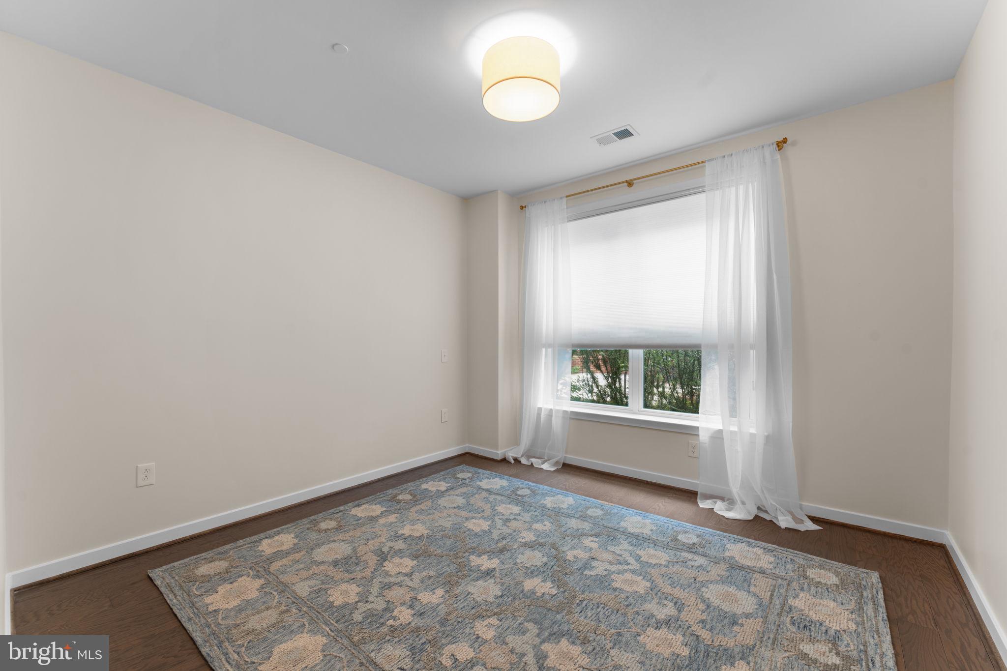 Fairfax, Virginia, 22030, United States, 2 Bedrooms Bedrooms, ,2 BathroomsBathrooms,Residential,For Sale,1893335