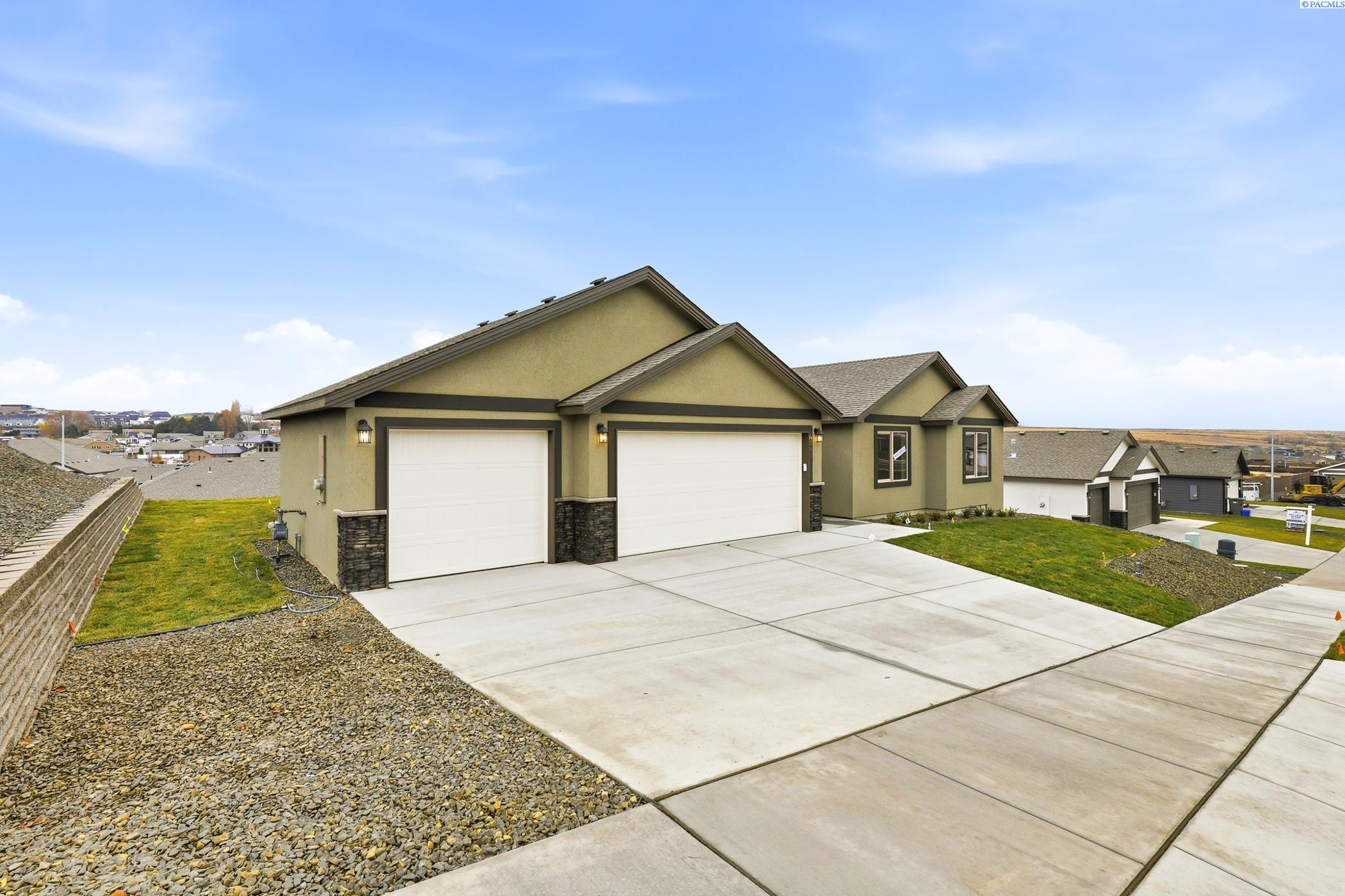Kennewick, Washington, 99338, United States, 3 Bedrooms Bedrooms, ,2 BathroomsBathrooms,Residential,For Sale,2000655