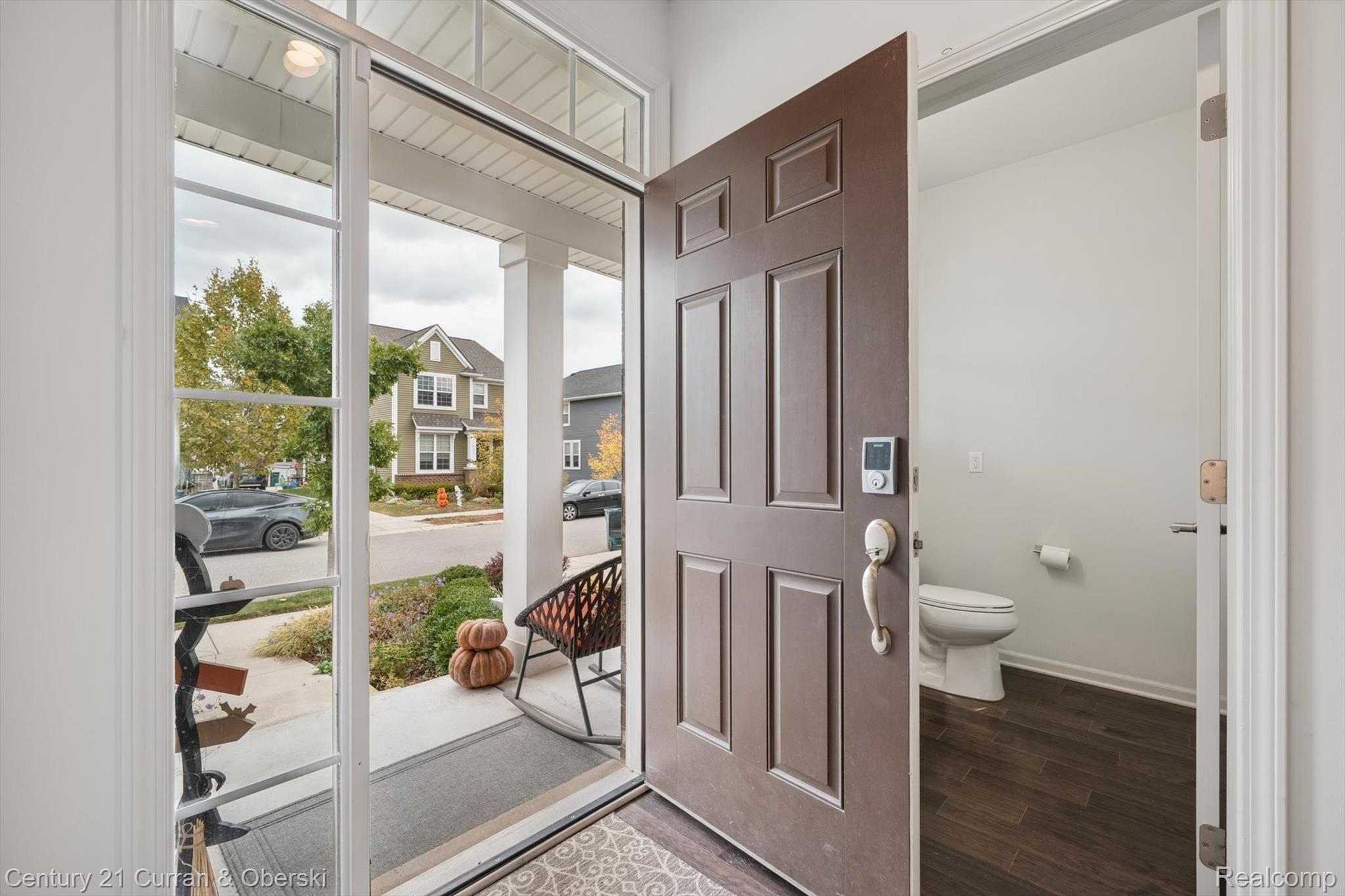 Ferndale, Michigan, 48220, United States, 3 Bedrooms Bedrooms, ,3 BathroomsBathrooms,Residential,For Sale,1984138