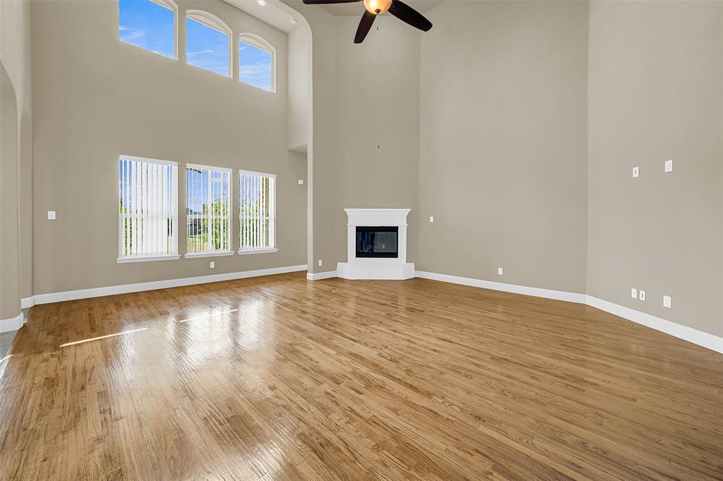 Grand Prairie, Texas, 75054, United States, 4 Bedrooms Bedrooms, ,4 BathroomsBathrooms,Residential,For Sale,1977101