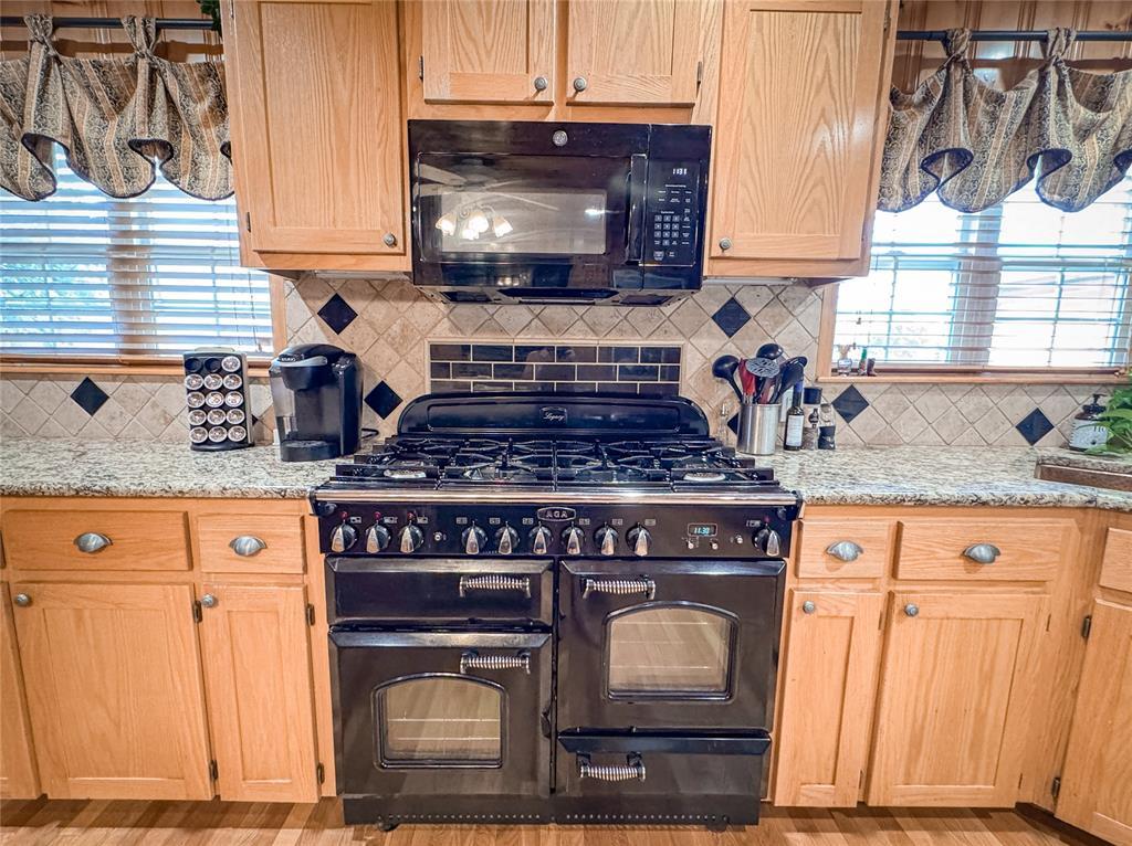 Fort Gibson, Oklahoma, 74434, United States, 2 Bedrooms Bedrooms, ,3 BathroomsBathrooms,Residential,For Sale,1982810