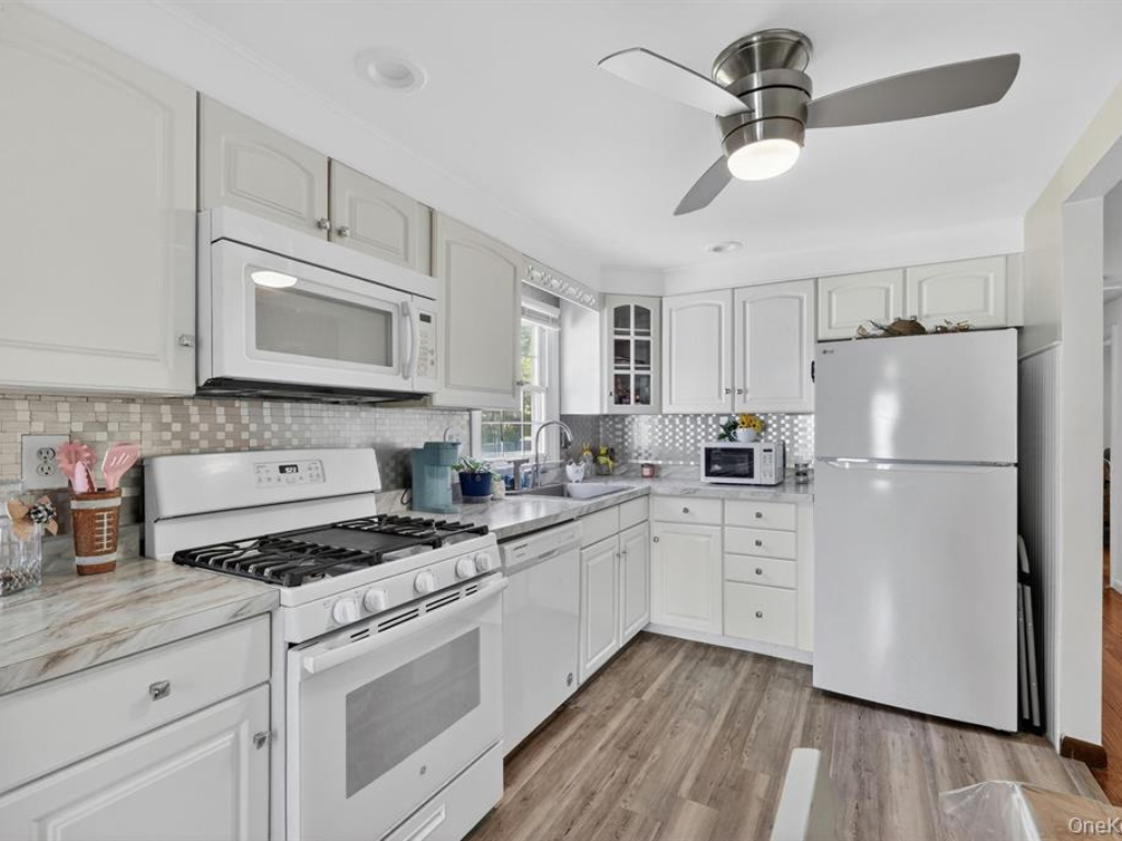 Wappingers Falls, New York, 12590, United States, 4 Bedrooms Bedrooms, ,2 BathroomsBathrooms,Residential,For Sale,2049359
