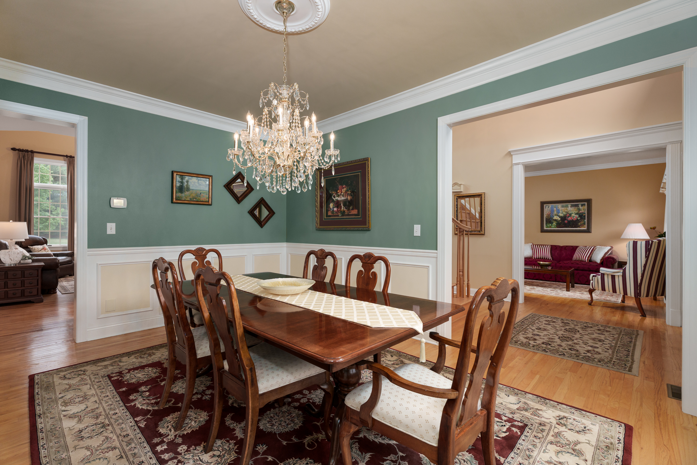  Grosso Built Center Hall Colonial with Four Bedrooms Near Schools and Library - 物件實景