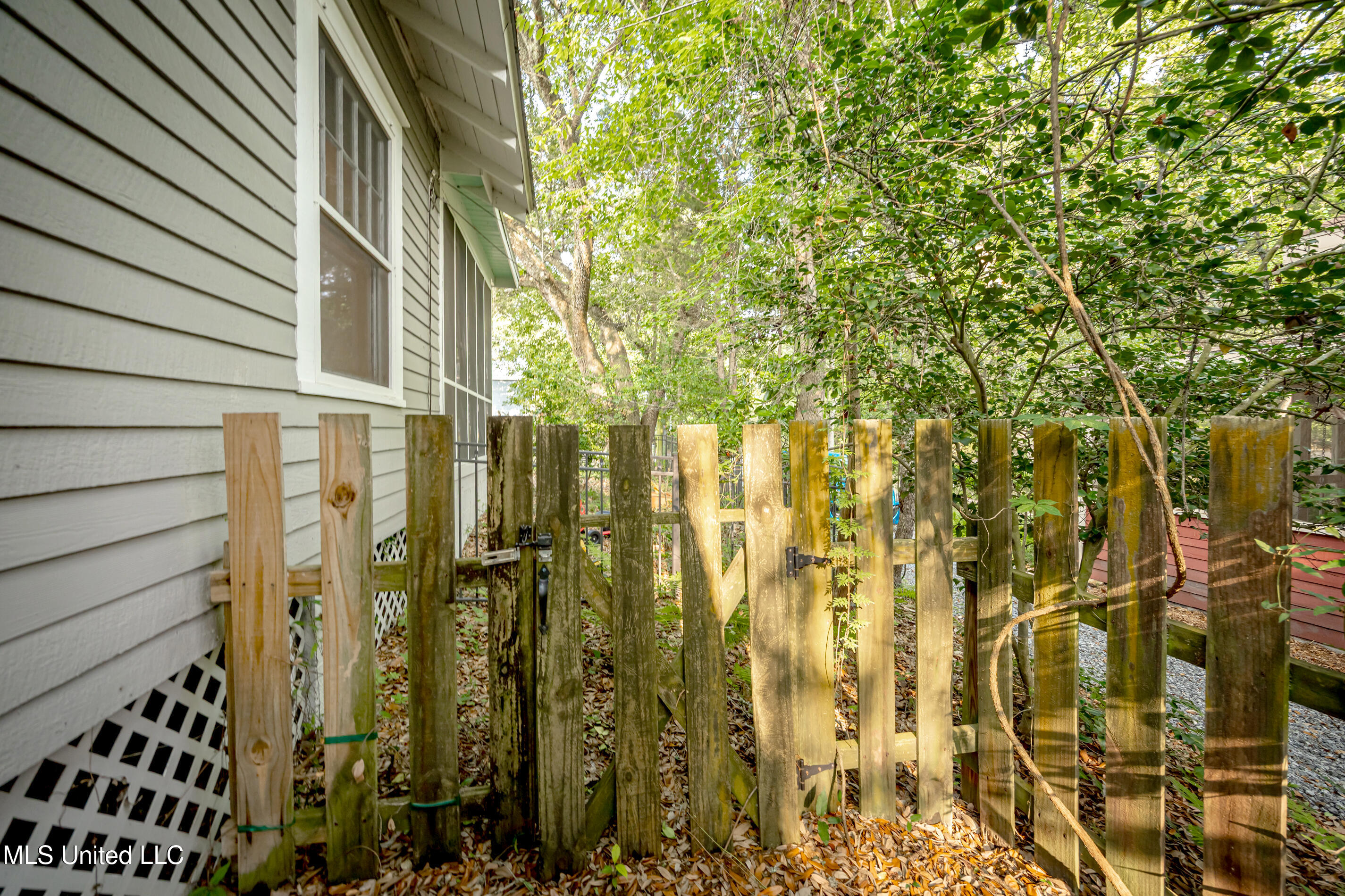 Ocean Springs, Mississippi, 39564, United States, 3 Bedrooms Bedrooms, ,2 BathroomsBathrooms,Residential,For Sale,1987573