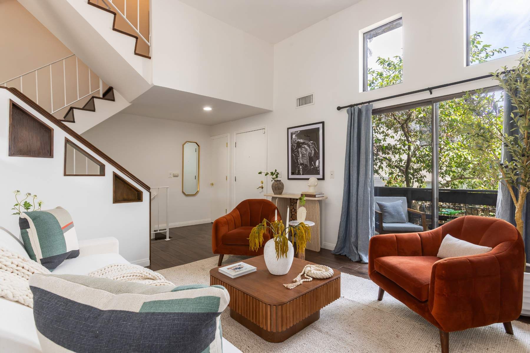  9131 Burnet Avenue, #5 - 物件實景