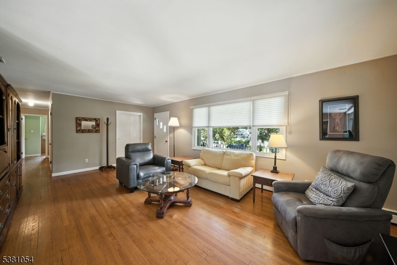 Parsippany-Troy Hills Twp., New Jersey, 07005, United States, 3 Bedrooms Bedrooms, ,2 BathroomsBathrooms,Residential,For Sale,1934343