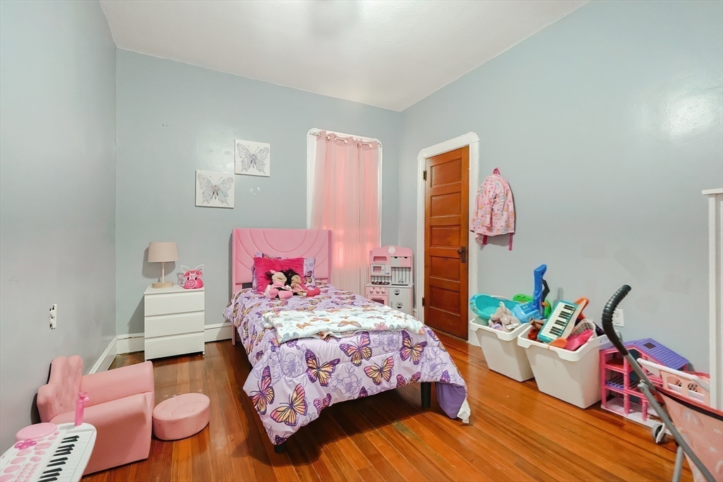 Fall River, Massachusetts, 02723, United States, 4 Bedrooms Bedrooms, ,Residential,For Sale,1978257