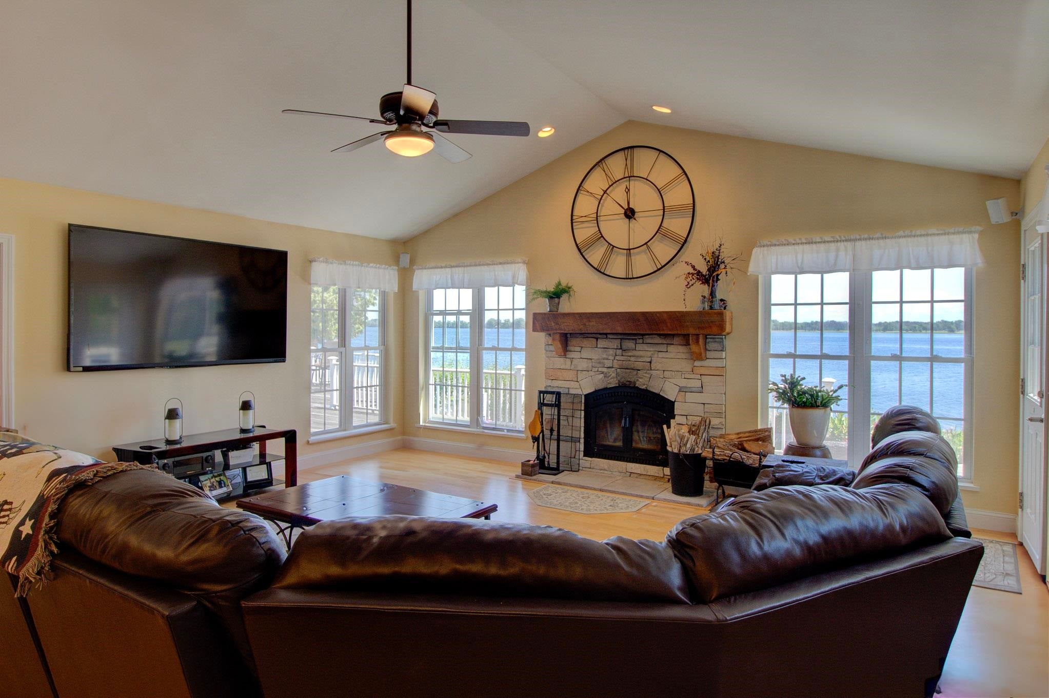 Alburgh, Vermont, 05440, United States, 5 Bedrooms Bedrooms, ,1 BathroomBathrooms,Residential,For Sale,1885348