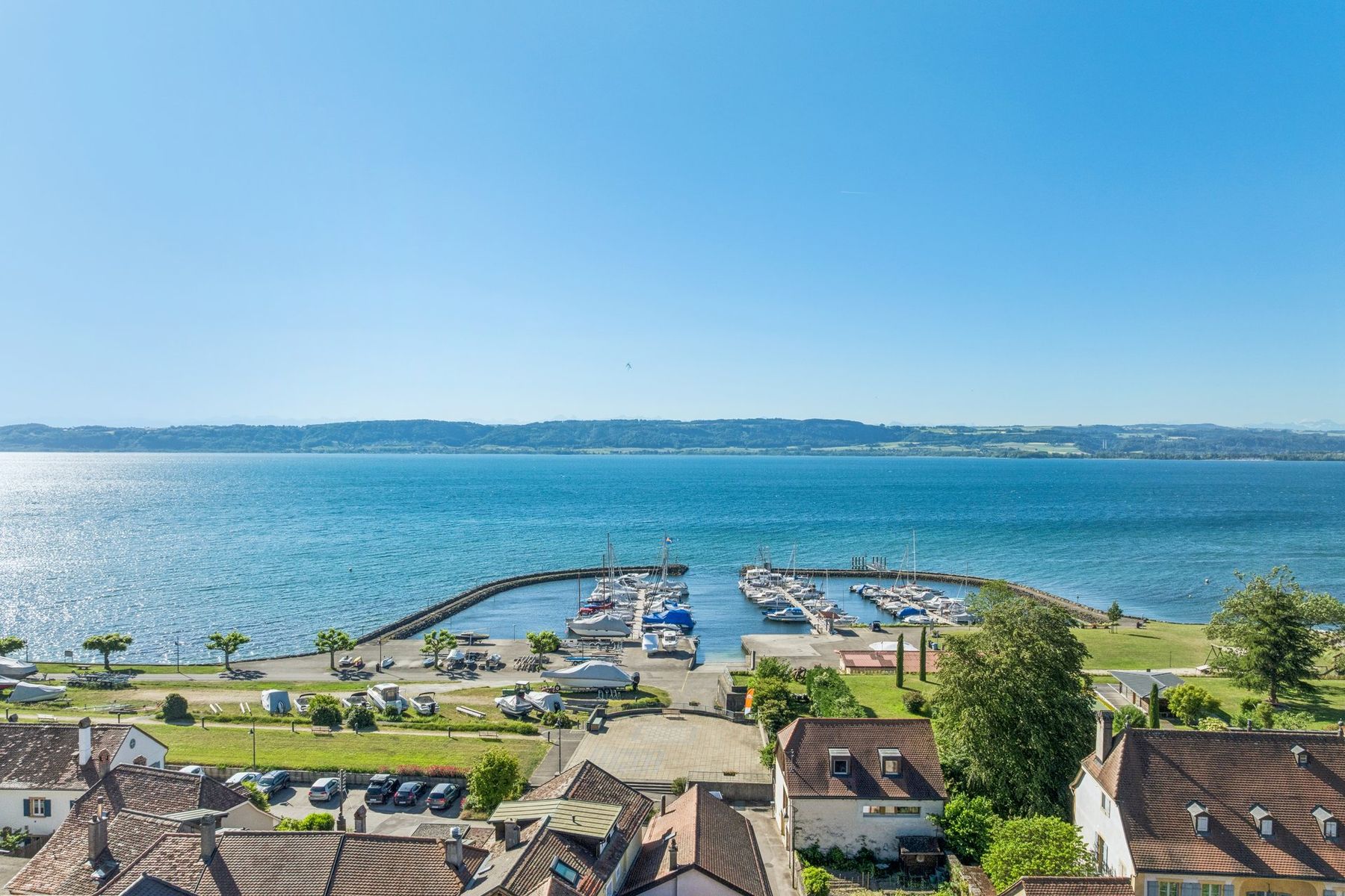  Characteristic village house facing Lake Neuchâtel - 物件實景
