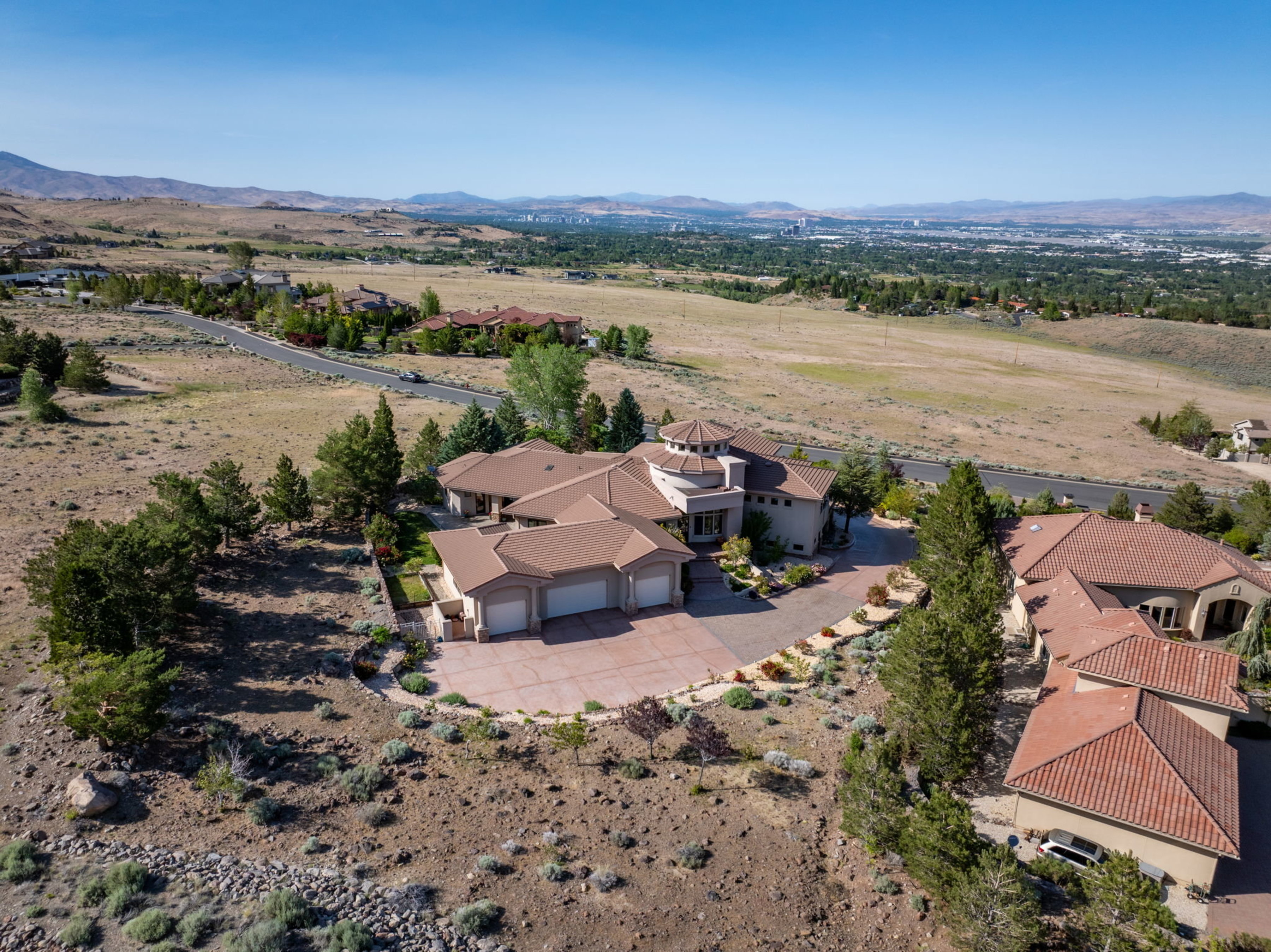  Stunning Custom Home with Breathtaking Views in Reno - 物件實景