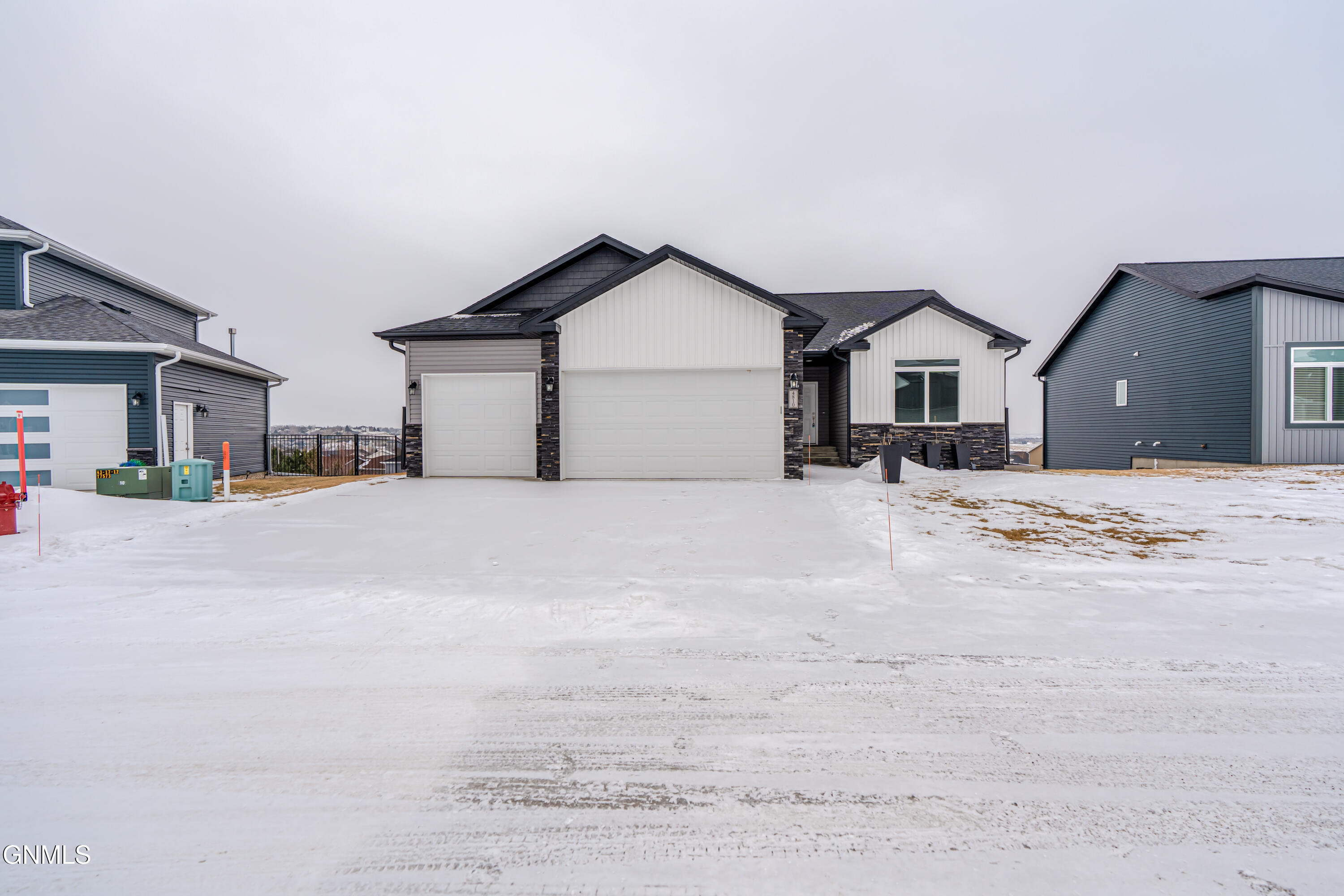 Bismarck, North Dakota, 58503, United States, 4 Bedrooms Bedrooms, ,3 BathroomsBathrooms,Residential,For Sale,2035327