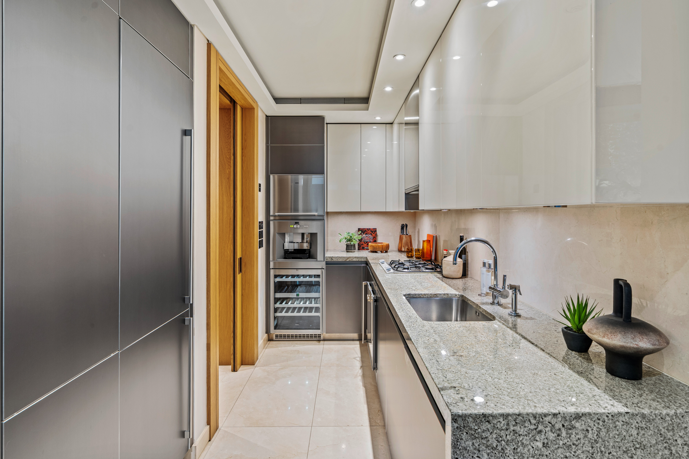  A Contemporary Two-Bedroom Residence With Private Terrace - 物件實景