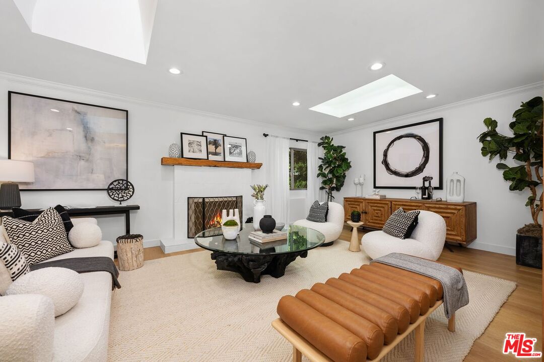 Los Angeles, California, 90064, United States, 3 Bedrooms Bedrooms, ,4 BathroomsBathrooms,Residential,For Sale,1940581