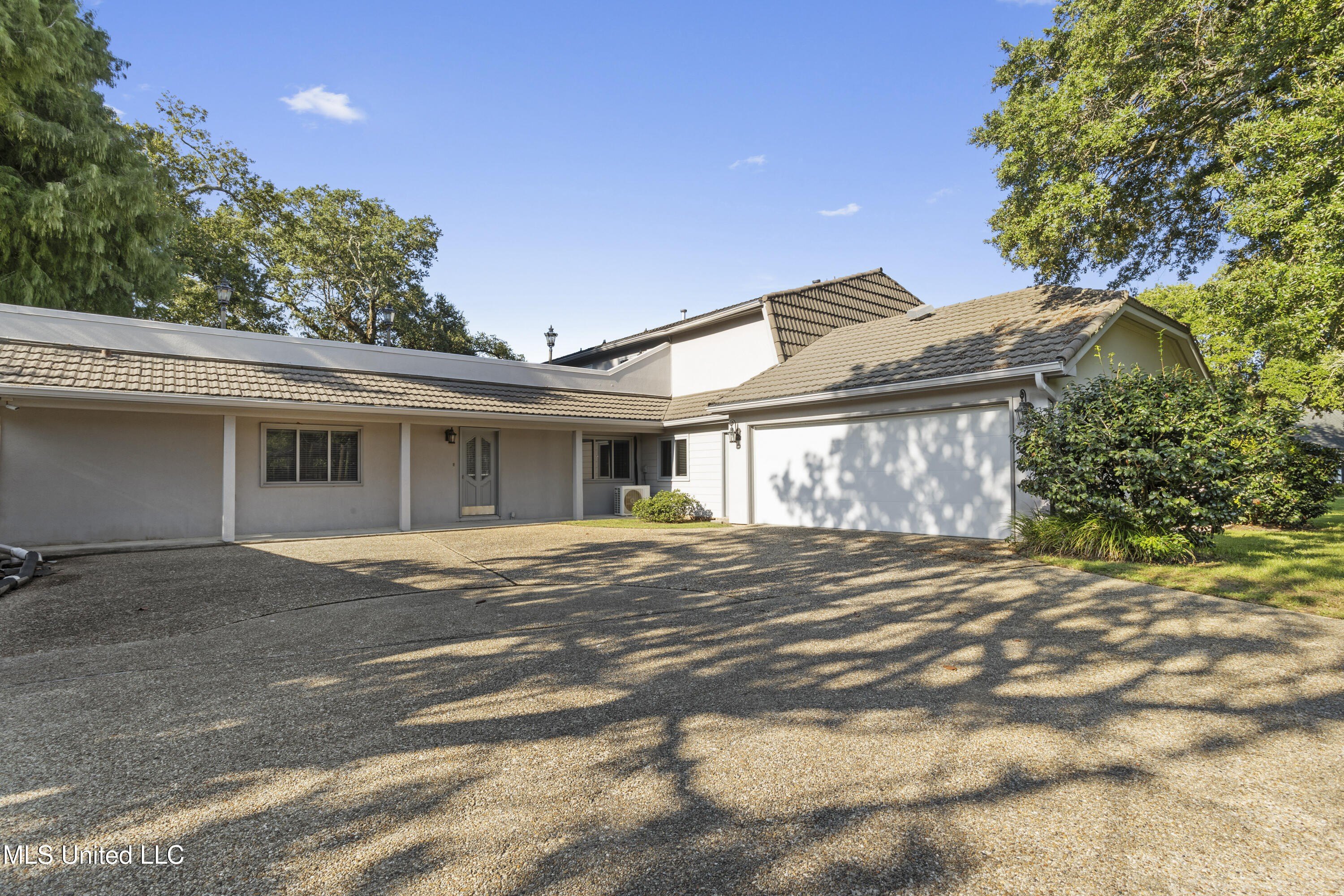 Gulfport, Mississippi, 39507, United States, 4 Bedrooms Bedrooms, ,4 BathroomsBathrooms,Residential,For Sale,1974539