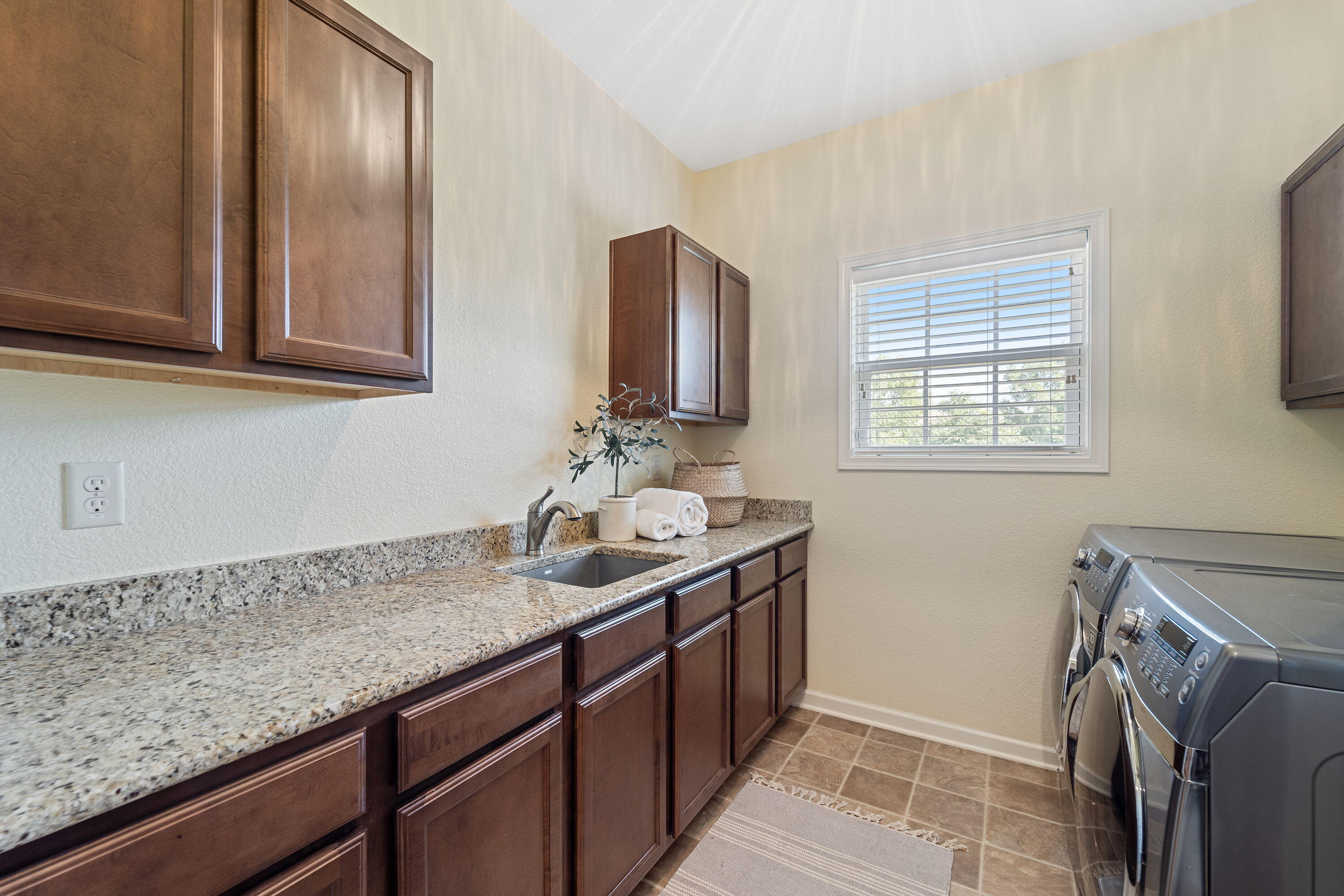 Mequon, Wisconsin, 53092, United States, 4 Bedrooms Bedrooms, ,4 BathroomsBathrooms,Residential,For Sale,1920034