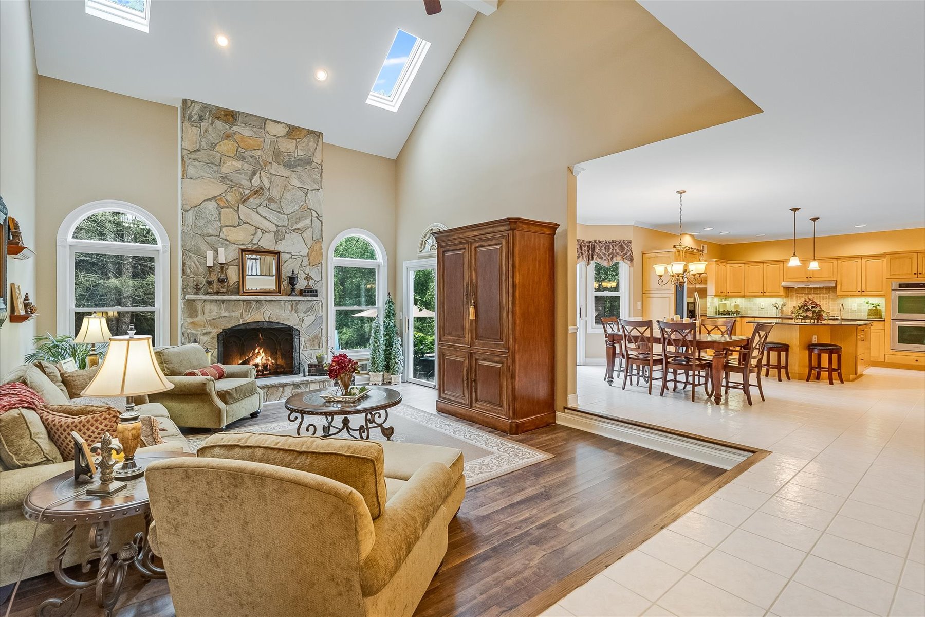  ?Beacon Hill? Meticulously Maintained Neigborhood Colonial - 物件實景