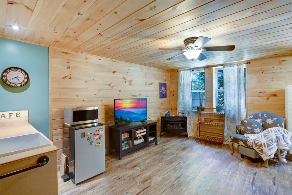 Blairsville, Georgia, 30512, United States, 3 Bedrooms Bedrooms, ,3 BathroomsBathrooms,Residential,For Sale,1889630