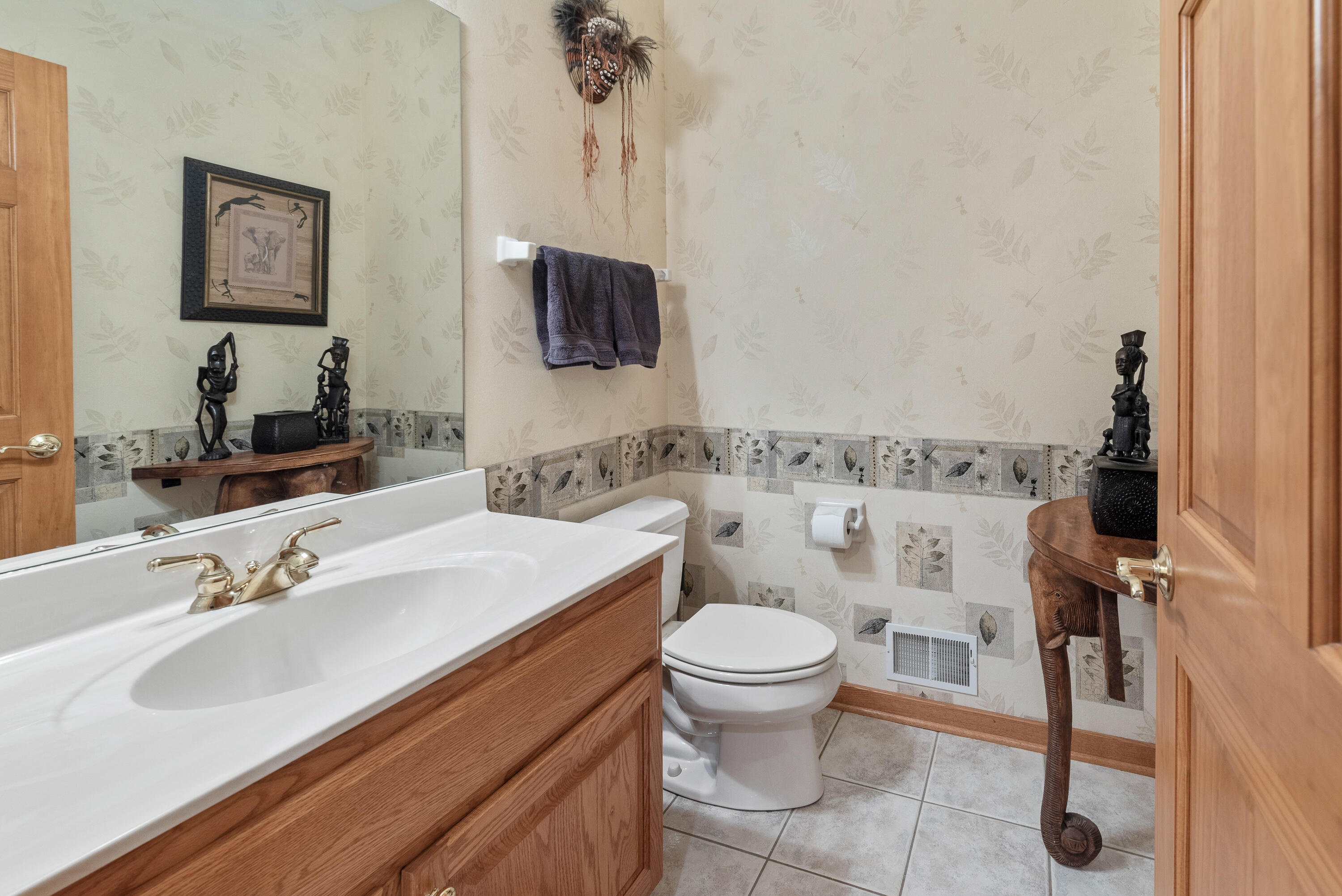 Hartland, Wisconsin, 53029, United States, 4 Bedrooms Bedrooms, ,5 BathroomsBathrooms,Residential,For Sale,1907697