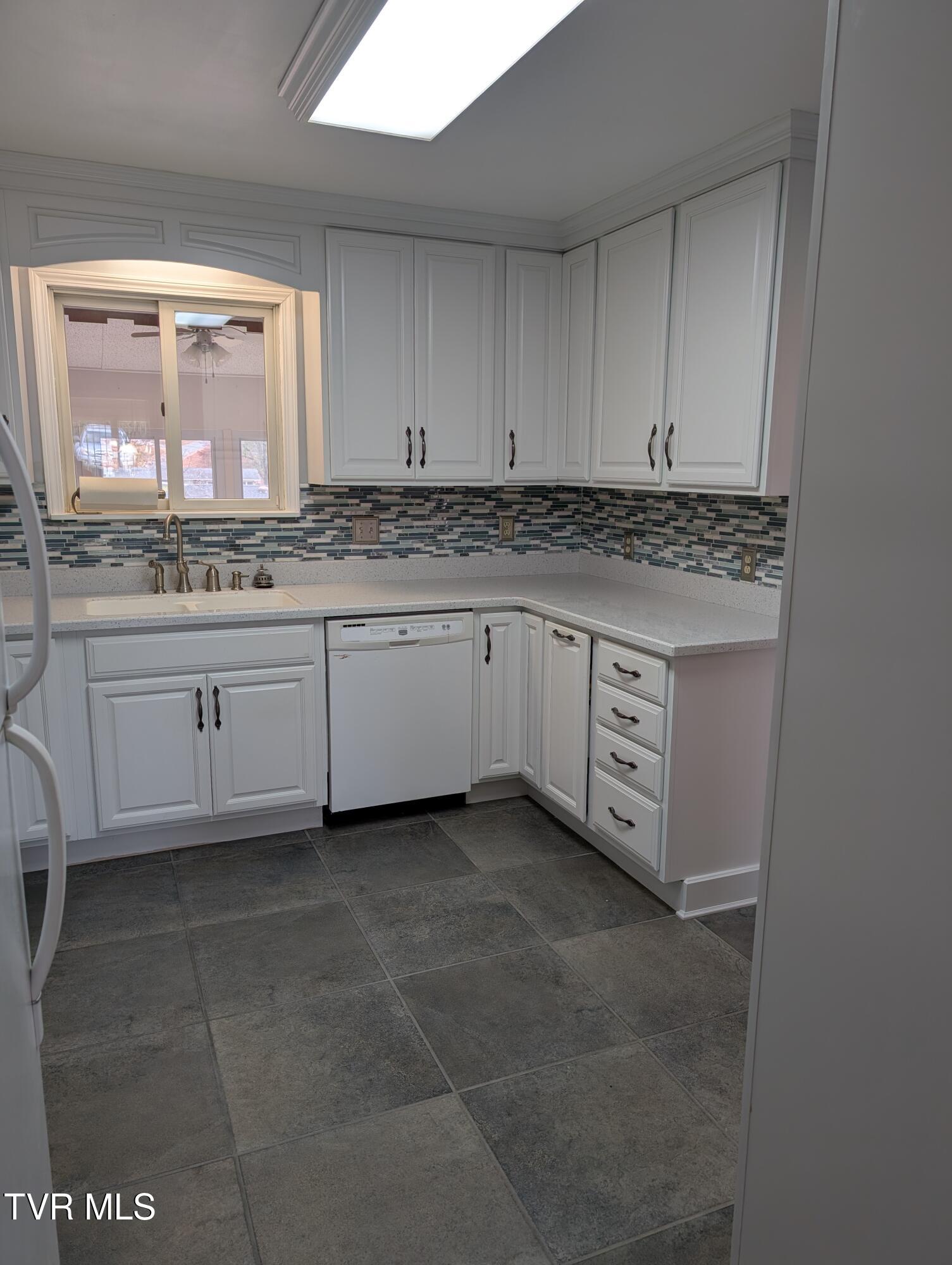 Johnson City, Tennessee, 37604, United States, 4 Bedrooms Bedrooms, ,3 BathroomsBathrooms,Residential,For Sale,1978550