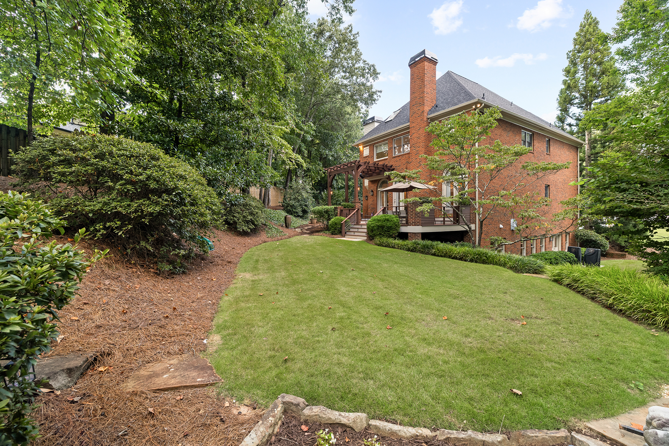  Refined Living on a Quiet Cul-de-sac in Chastain Park - 物件實景