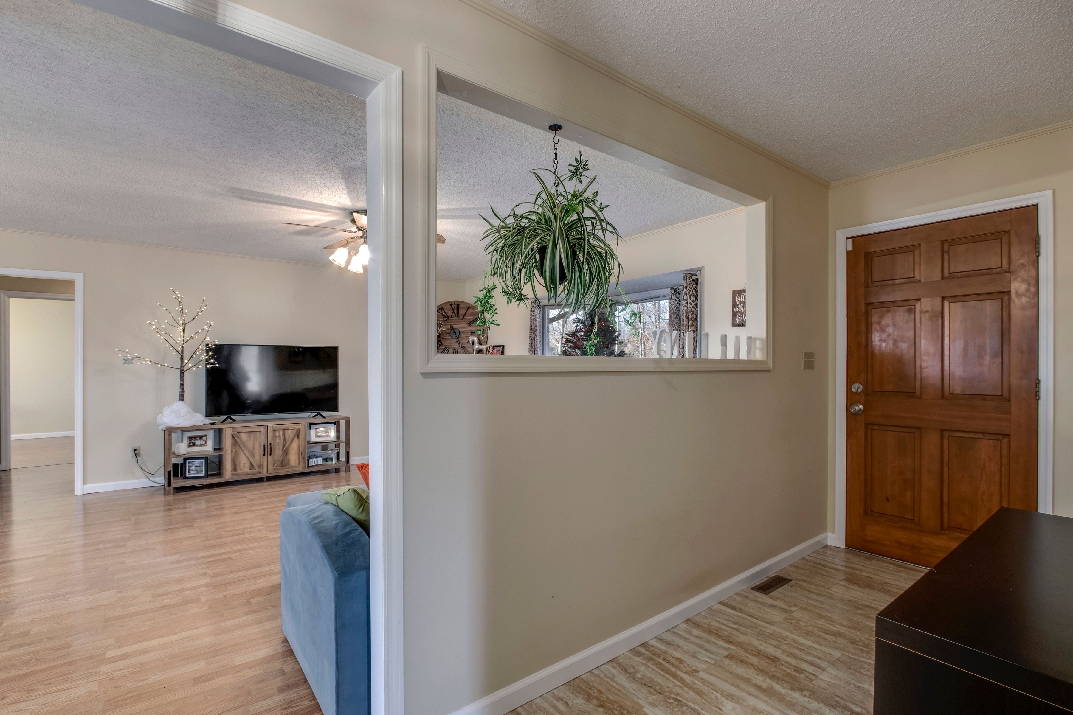 Loudon, Tennessee, 37774, United States, 3 Bedrooms Bedrooms, ,3 BathroomsBathrooms,Residential,For Sale,2011401