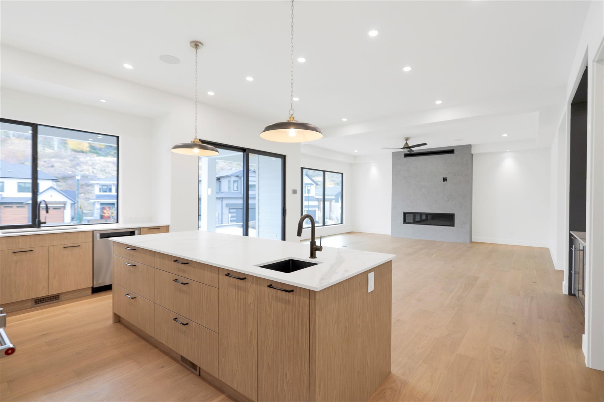 KELOWNA, British Columbia, V1W 0C4, CA, 5 Bedrooms Bedrooms, ,4 BathroomsBathrooms,Residential,For Sale,1960562