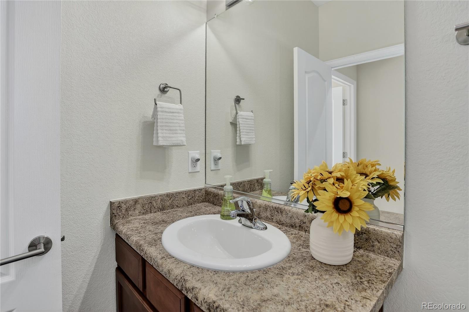 Dacono, Colorado, 80514, United States, 3 Bedrooms Bedrooms, ,2 BathroomsBathrooms,Residential,For Sale,1939654