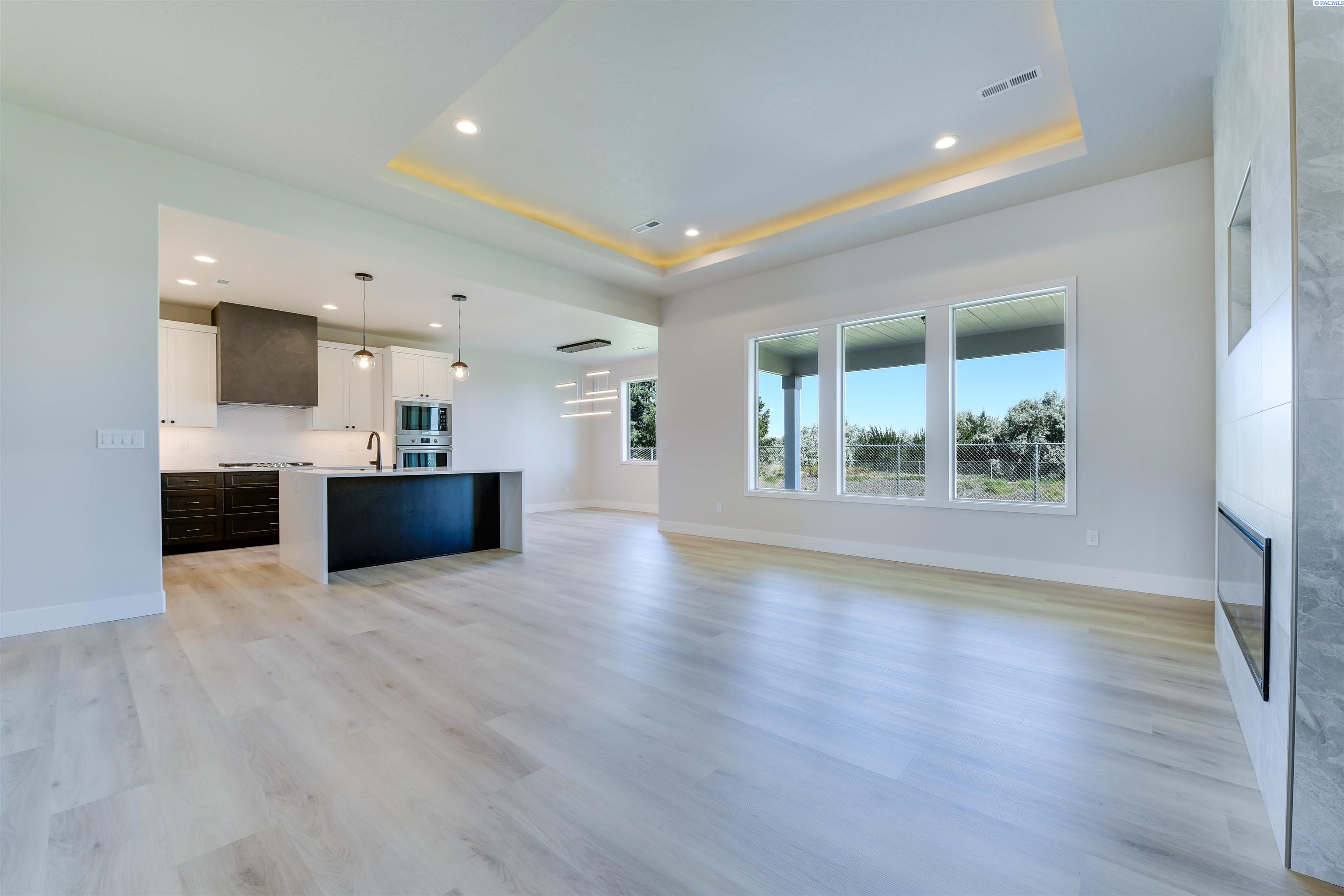 Richland, Washington, 99352, United States, 3 Bedrooms Bedrooms, ,2 BathroomsBathrooms,Residential,For Sale,1898474