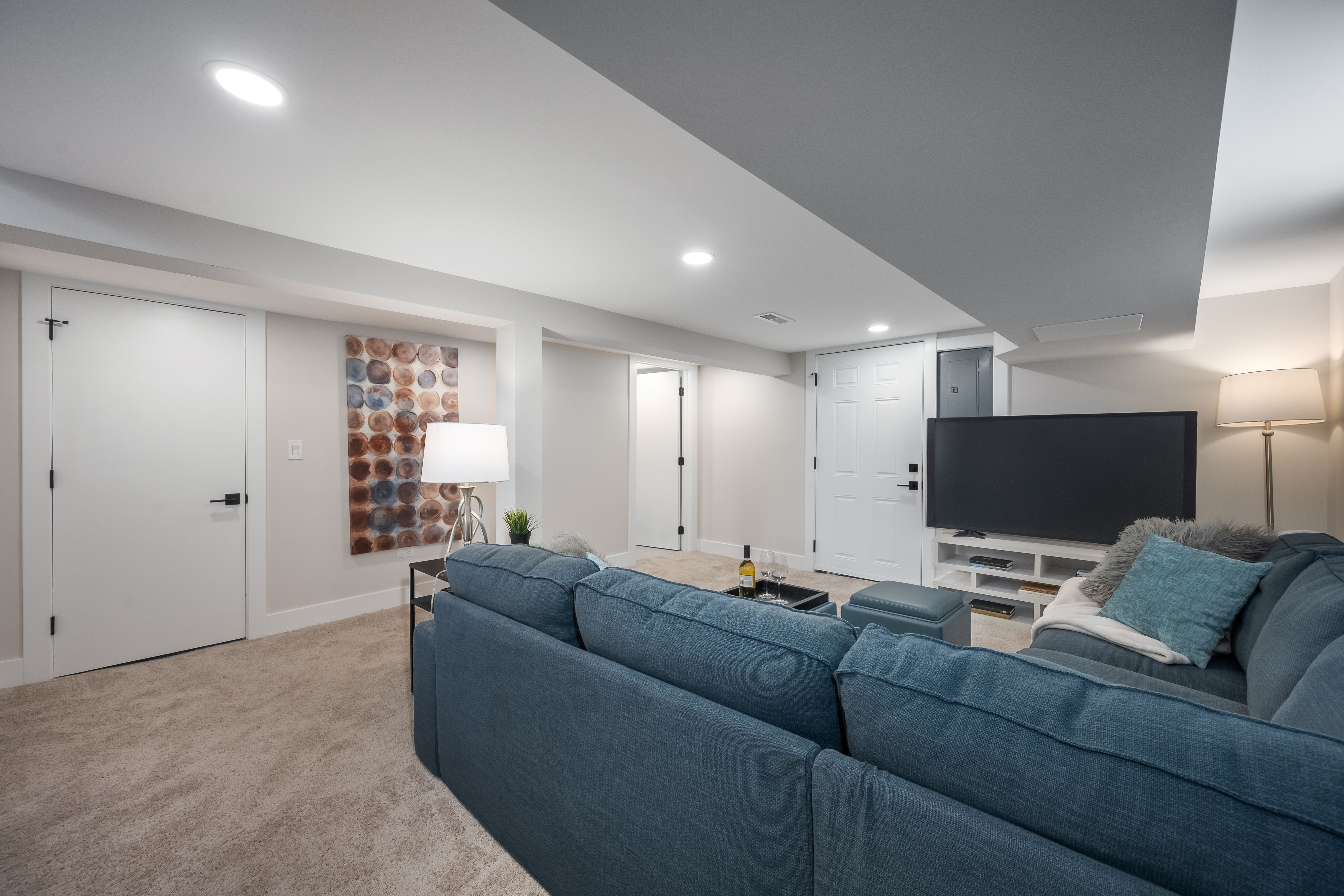  Updated Home Offering a Bright, Modern Interior With Comfortable Living Spaces - 物件實景