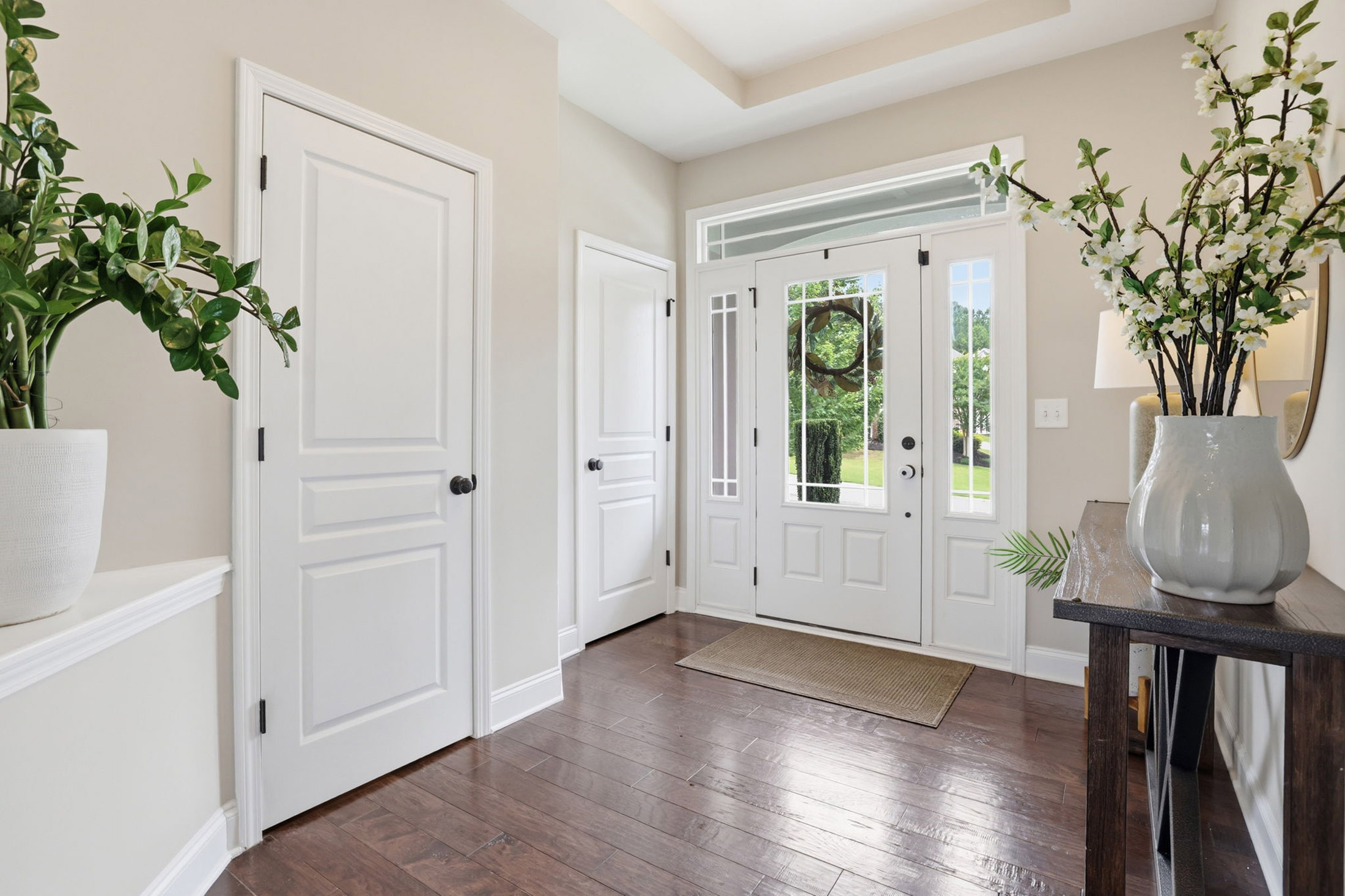  Beautifully Maintained Home in One of Cumming