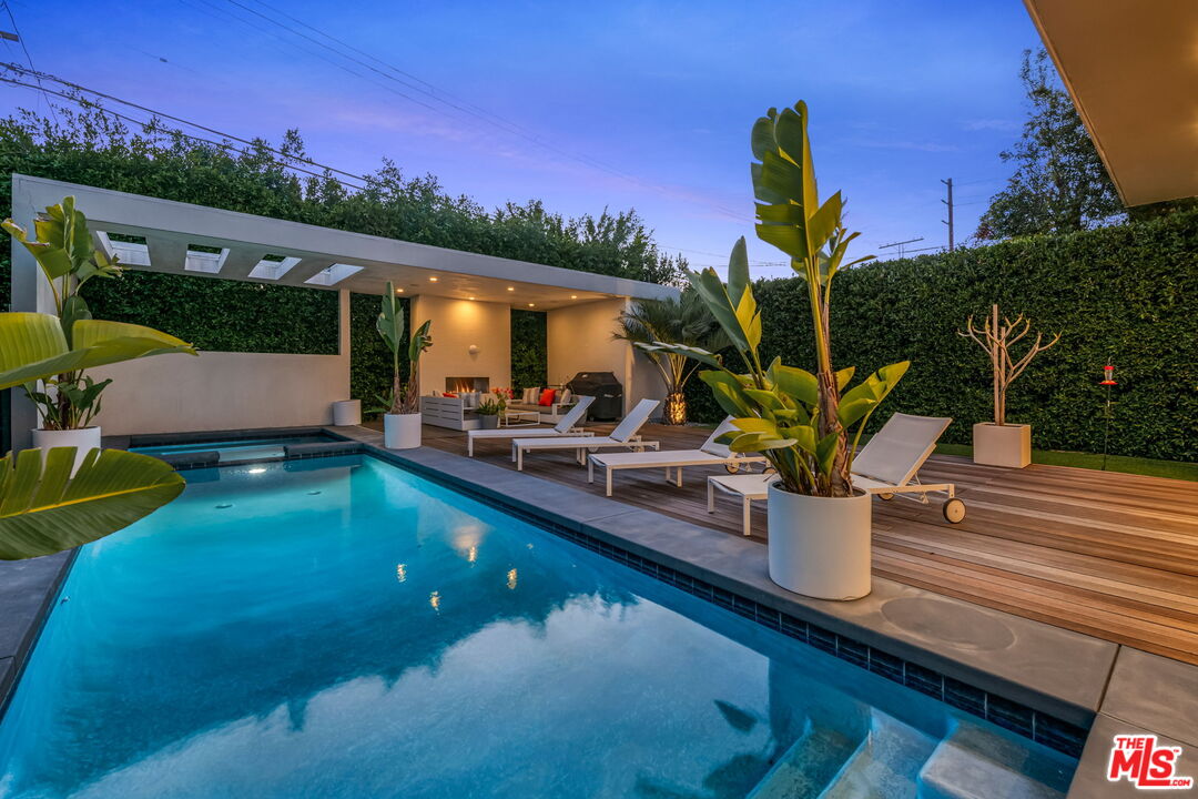 Los Angeles, California, 90046, United States, 5 Bedrooms Bedrooms, ,2 BathroomsBathrooms,Residential,For Sale,1829471