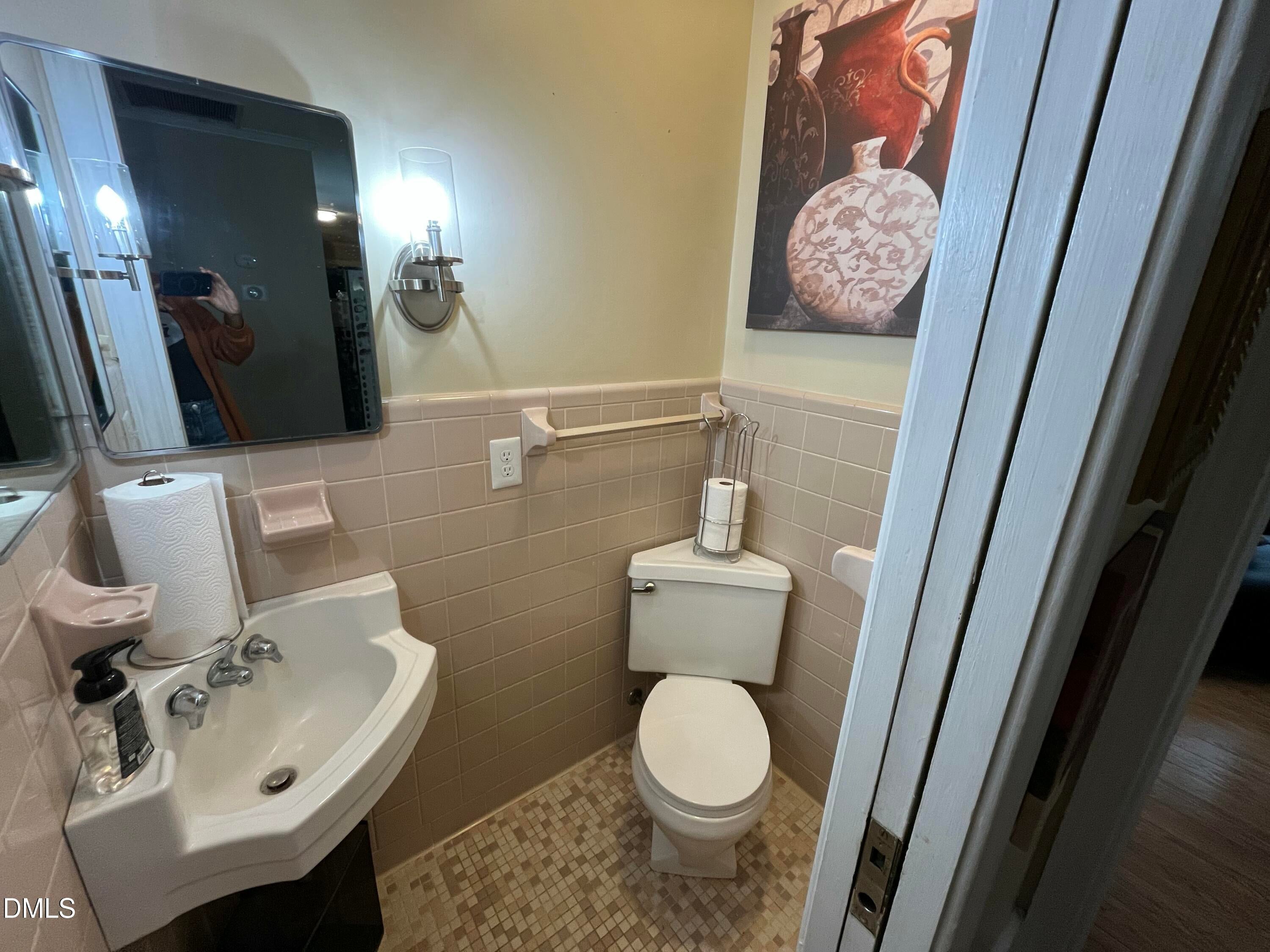 Burlington, North Carolina, 27215, United States, 6 Bedrooms Bedrooms, ,5 BathroomsBathrooms,Residential,For Sale,1999831