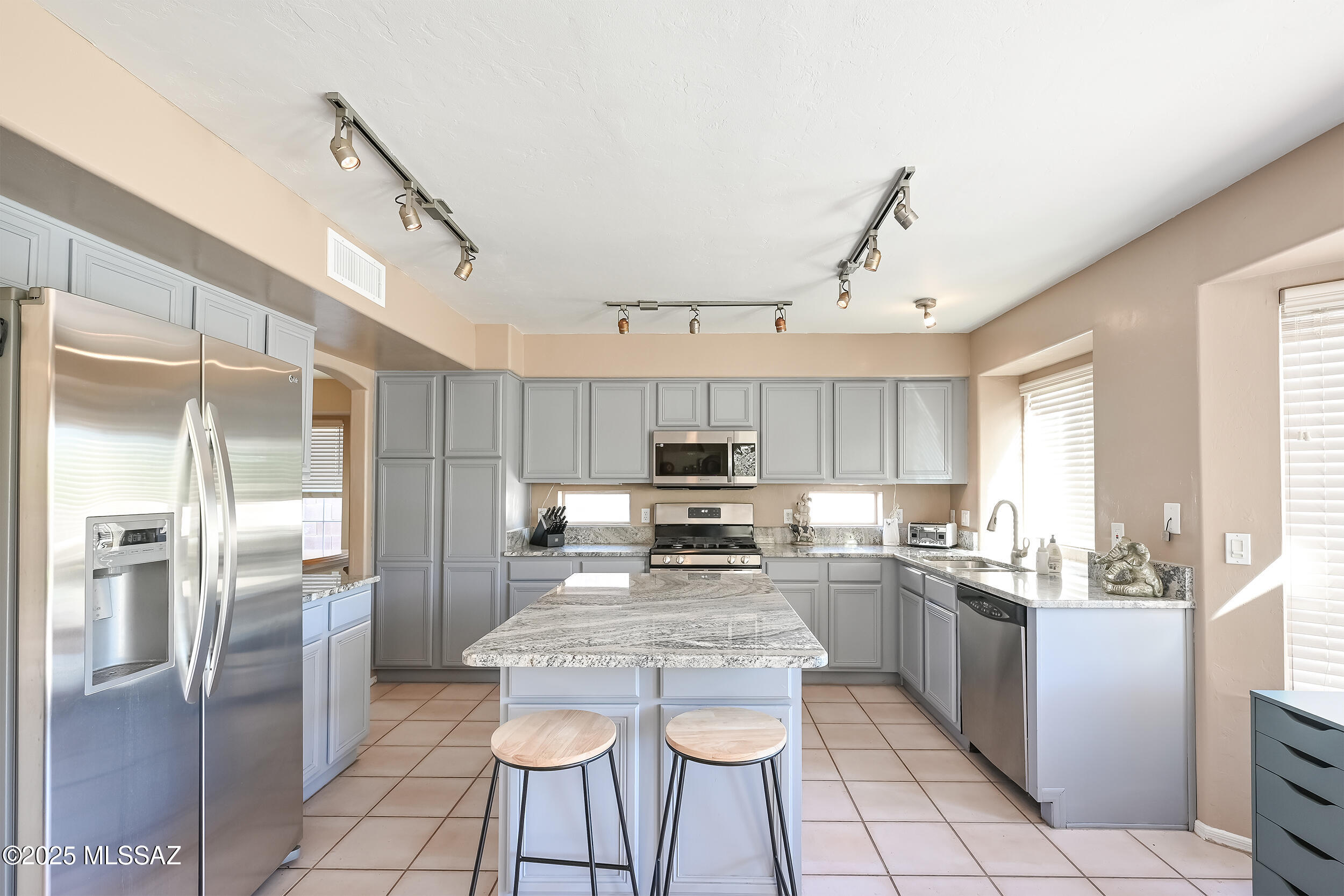 Oro Valley, Arizona, 85737, United States, 5 Bedrooms Bedrooms, ,3 BathroomsBathrooms,Residential,For Sale,1954798