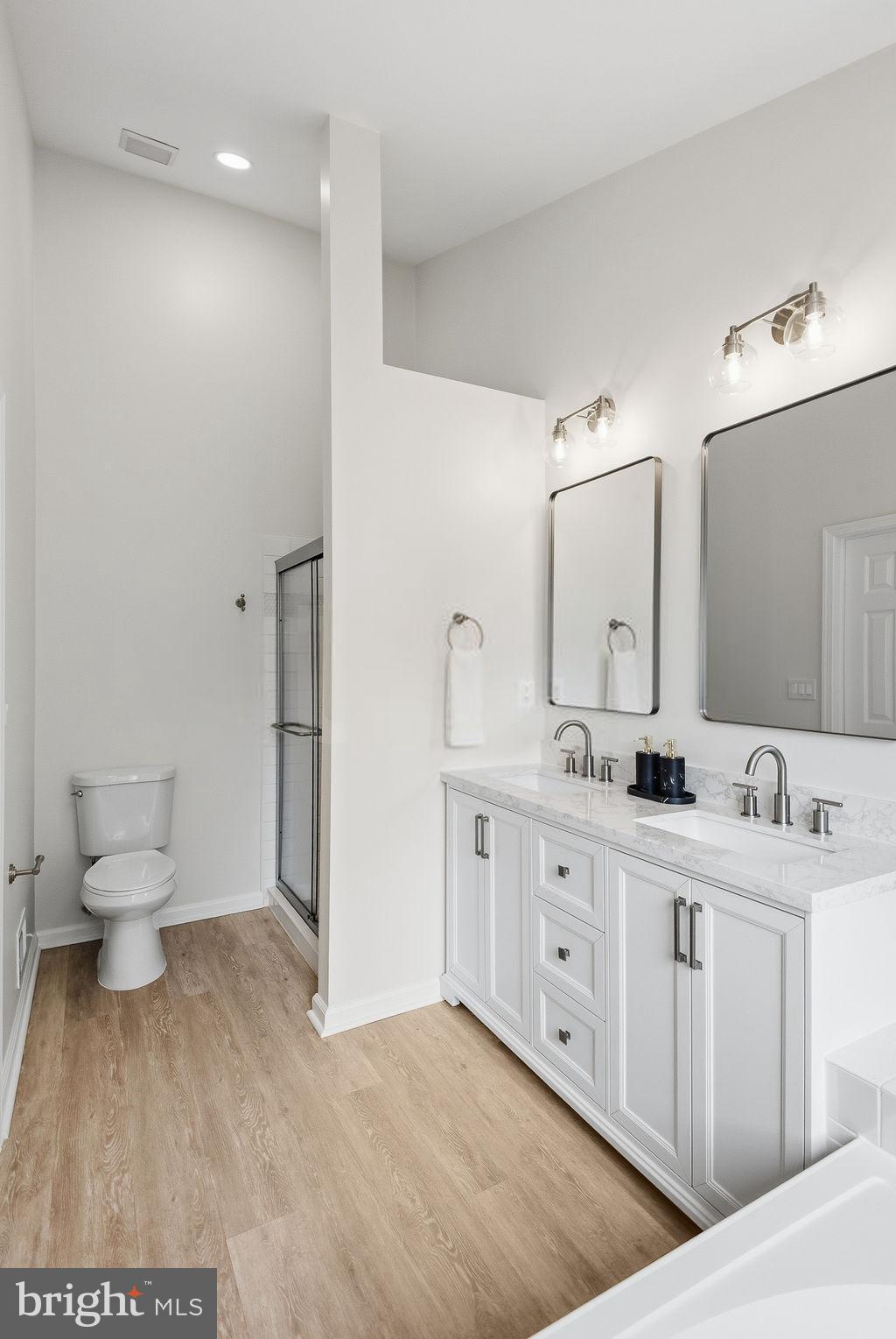 Fairfax, Virginia, 22033, United States, 3 Bedrooms Bedrooms, ,4 BathroomsBathrooms,Residential,For Sale,2048066