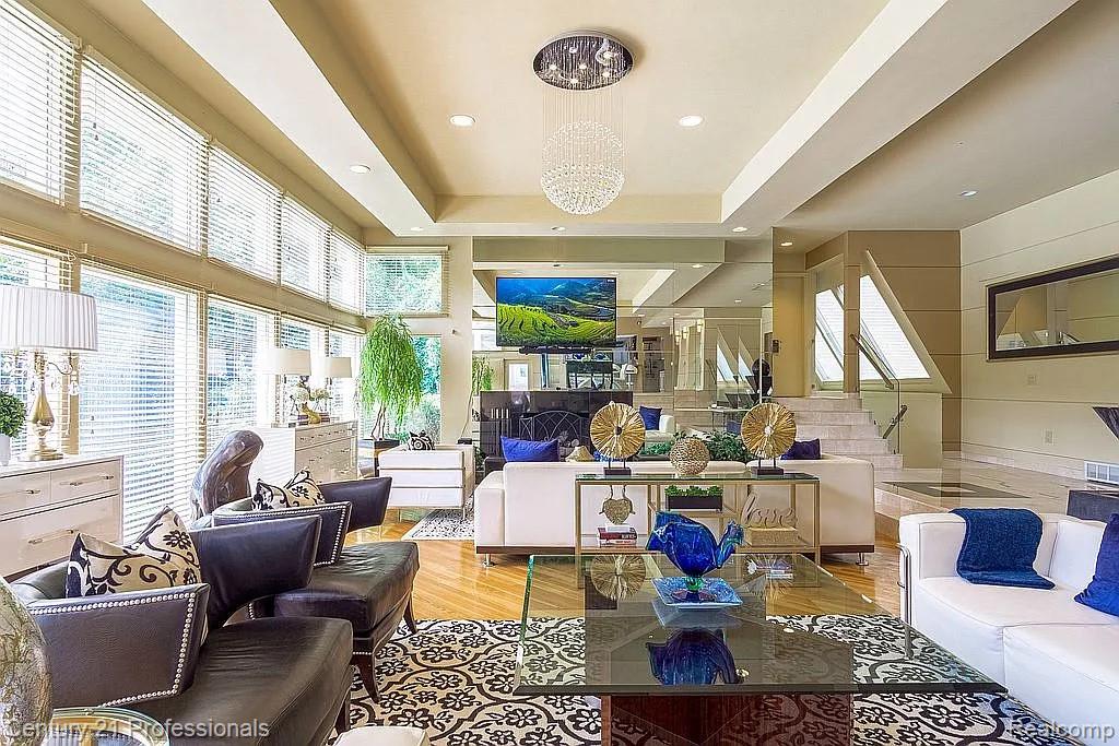 OrchardLake, Michigan, 48323, United States, 5 Bedrooms Bedrooms, ,5 BathroomsBathrooms,Residential,For Sale,1980200