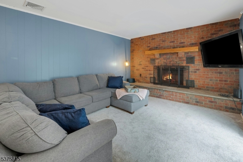Rockaway Boro, New Jersey, 07866, United States, 3 Bedrooms Bedrooms, ,3 BathroomsBathrooms,Residential,For Sale,1918524